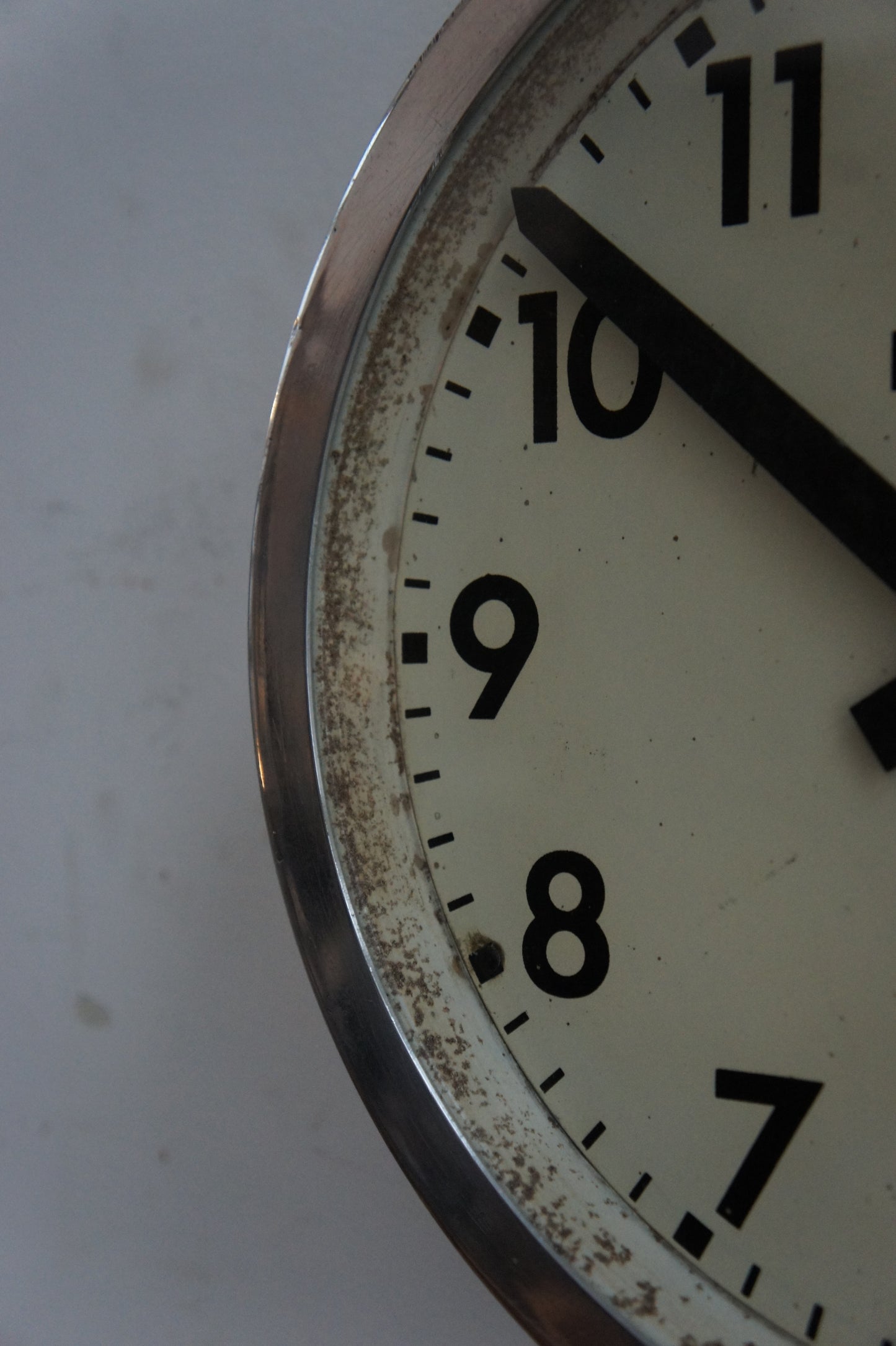 BRILLIÉ Wall Clock / Polish aluminium