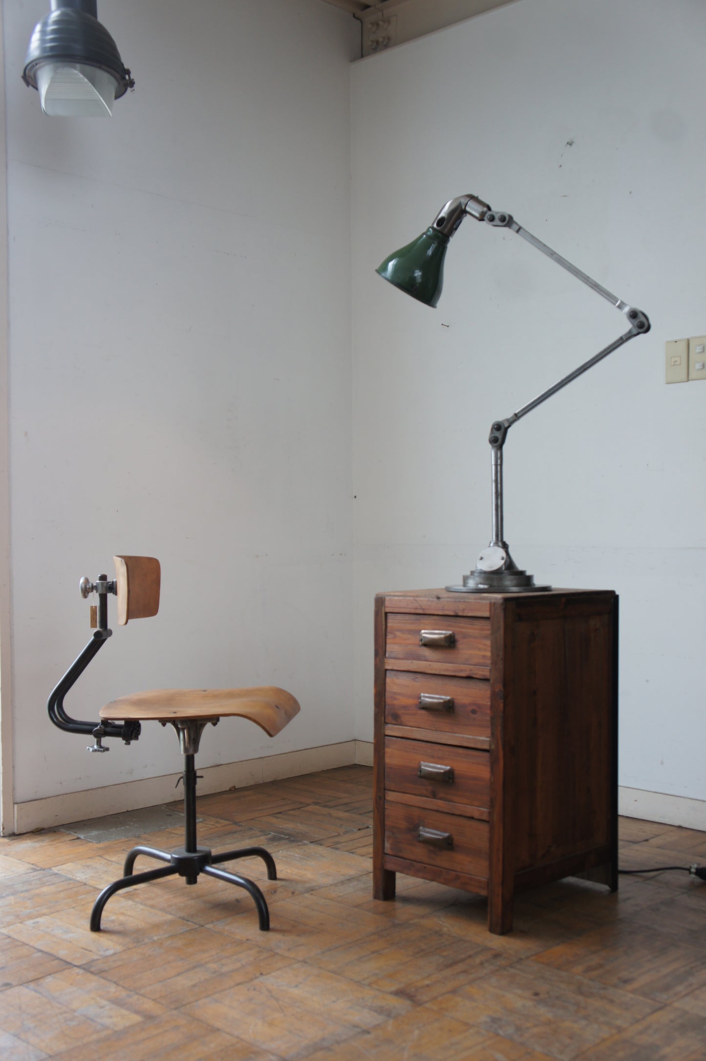 MEK-ELEK Stand light