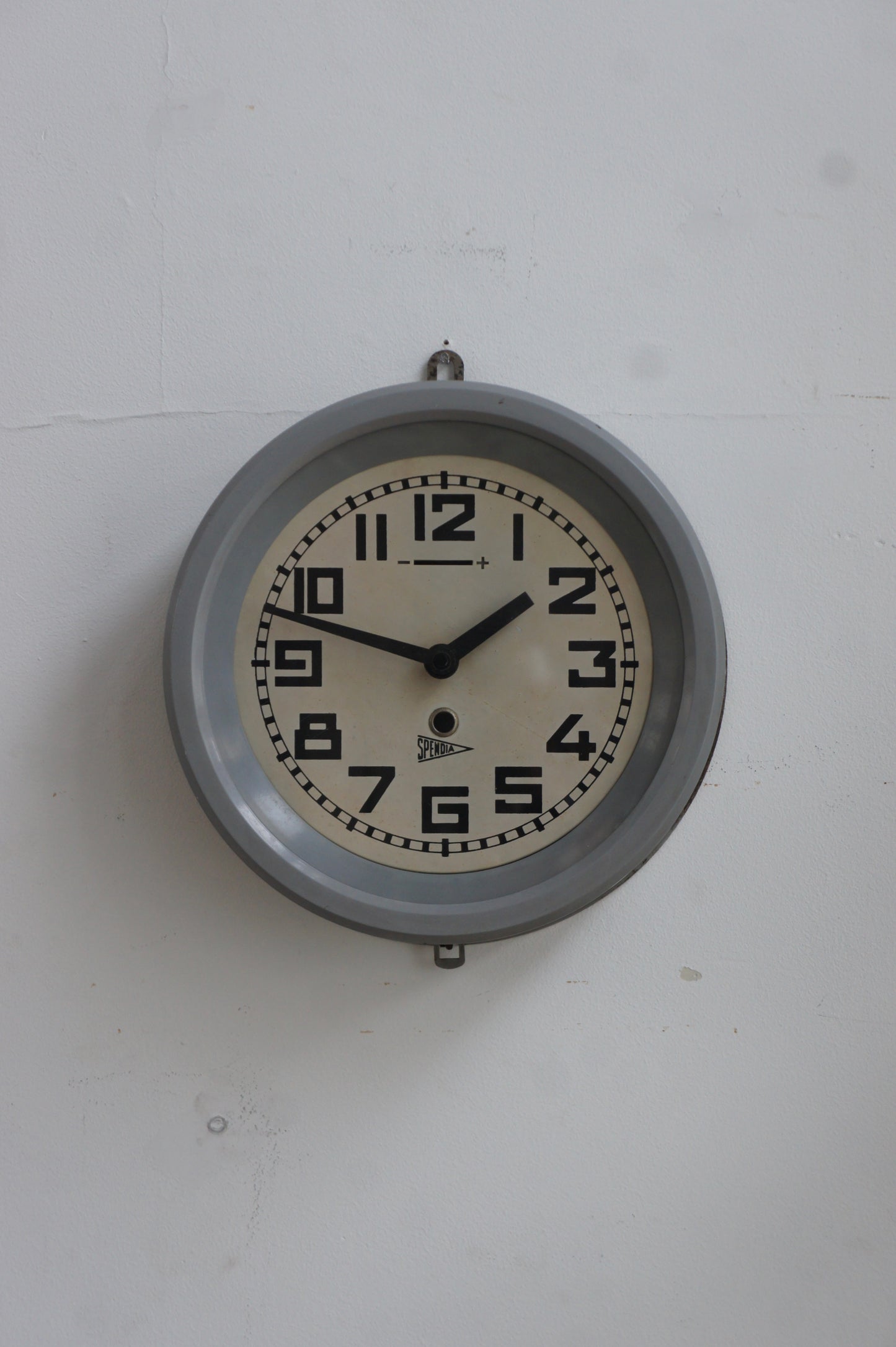 SPENDIA Wall clock / gris