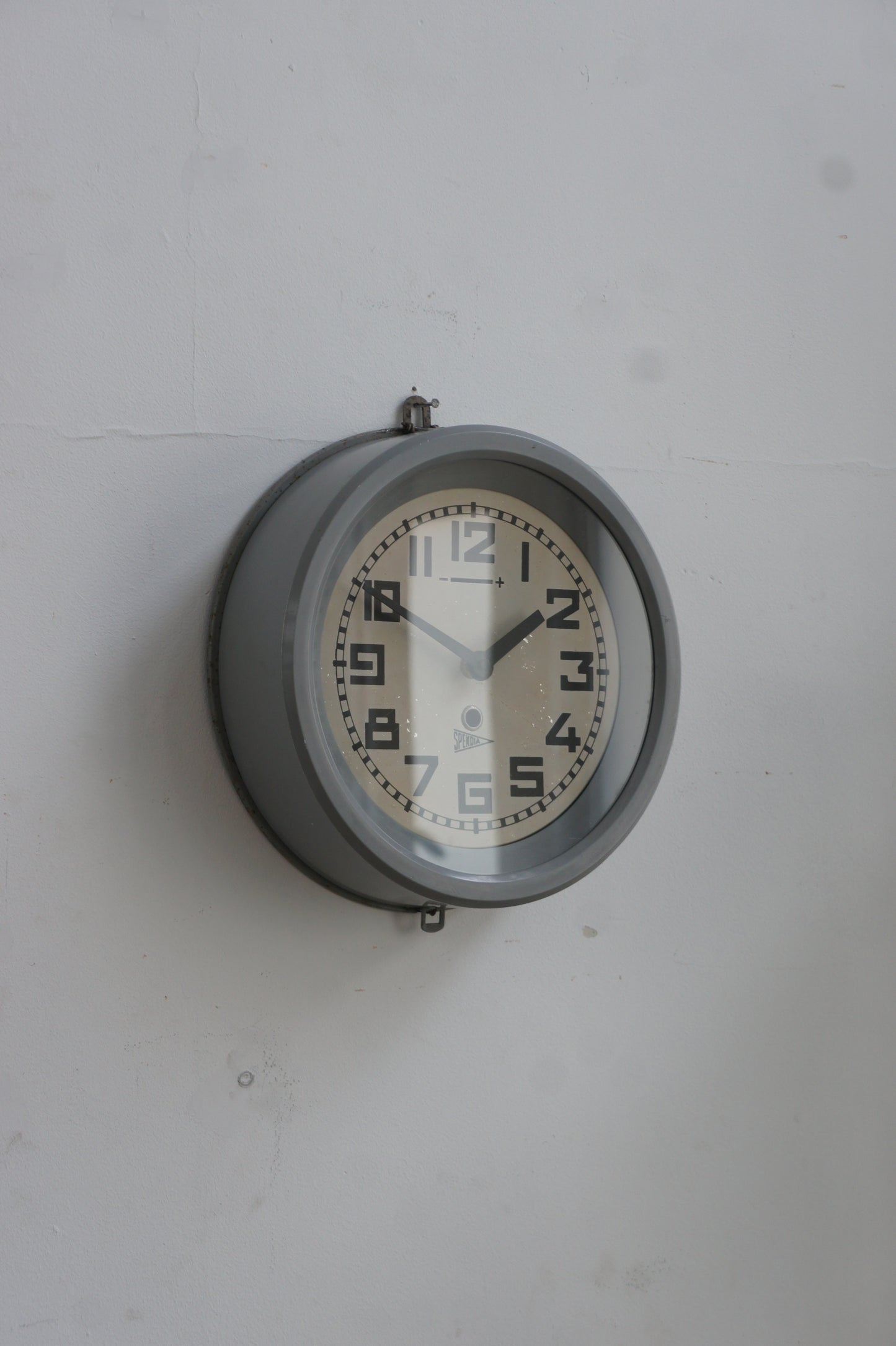 SPENDIA Wall clock / gris