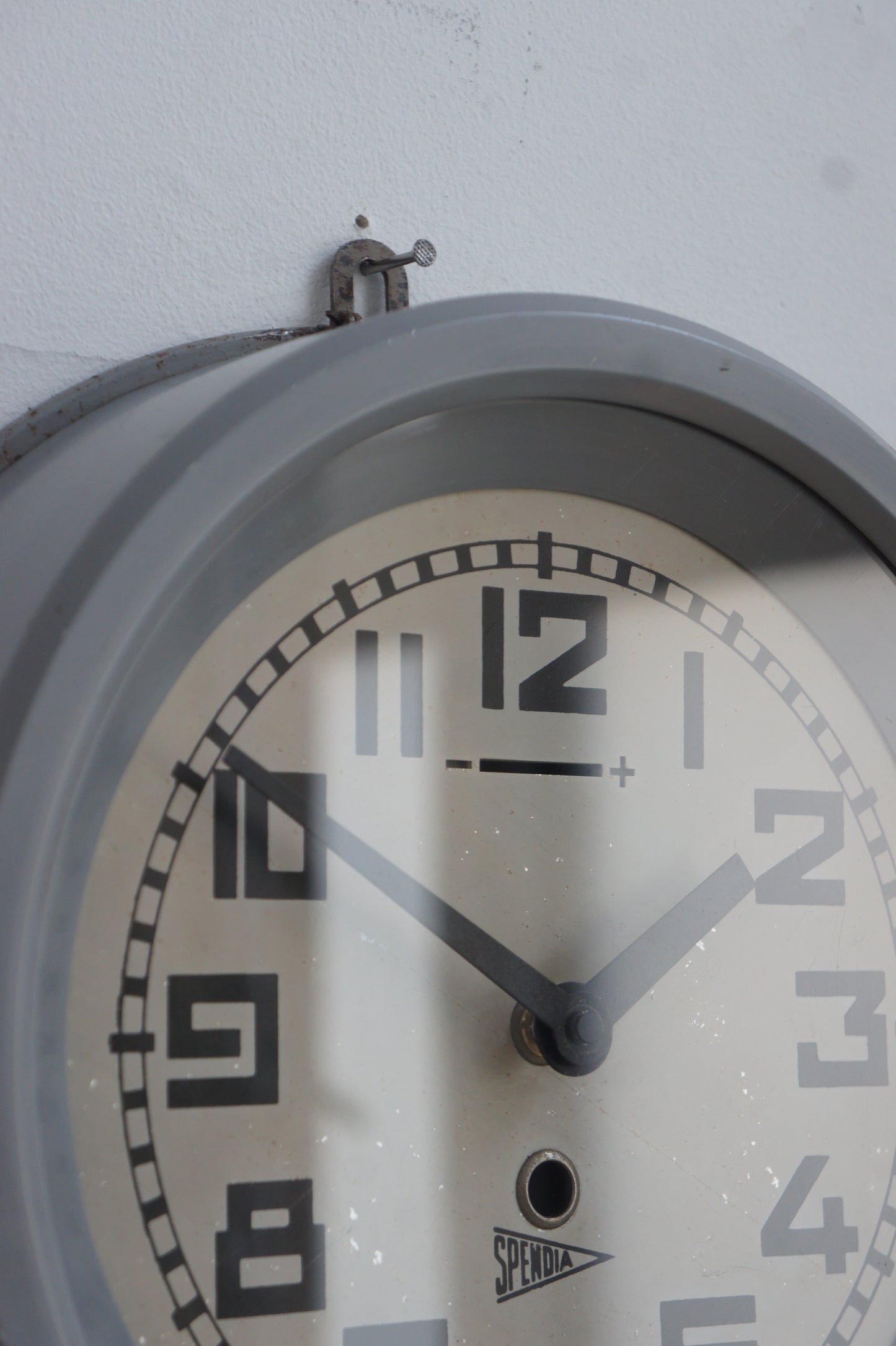 SPENDIA Wall clock / gris