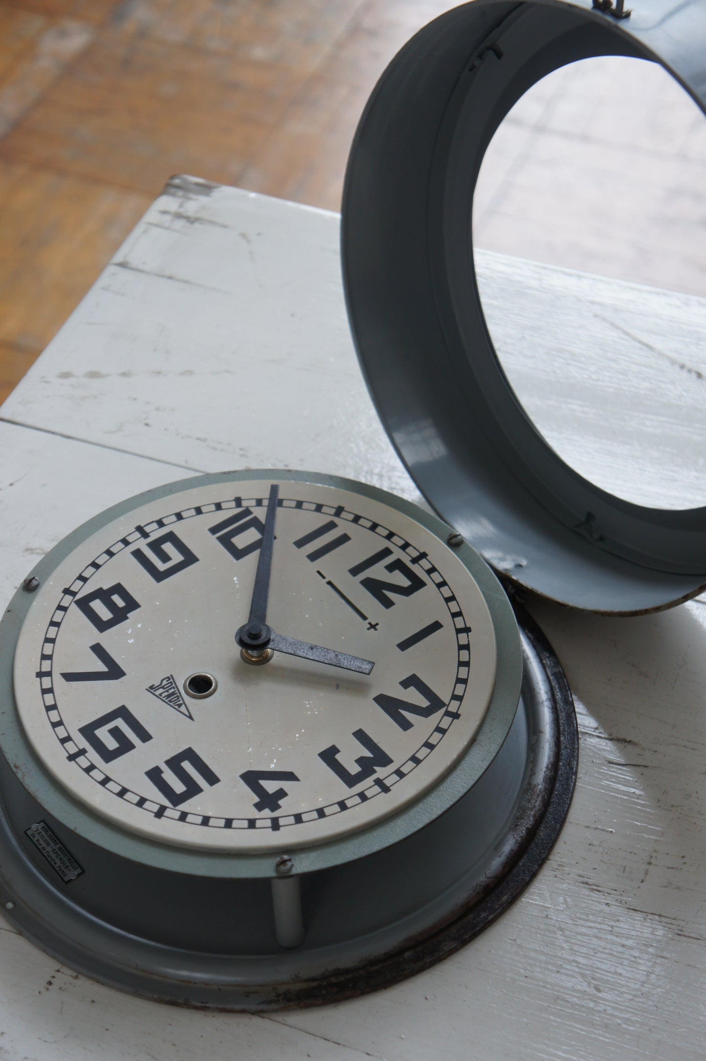 SPENDIA Wall clock / gris