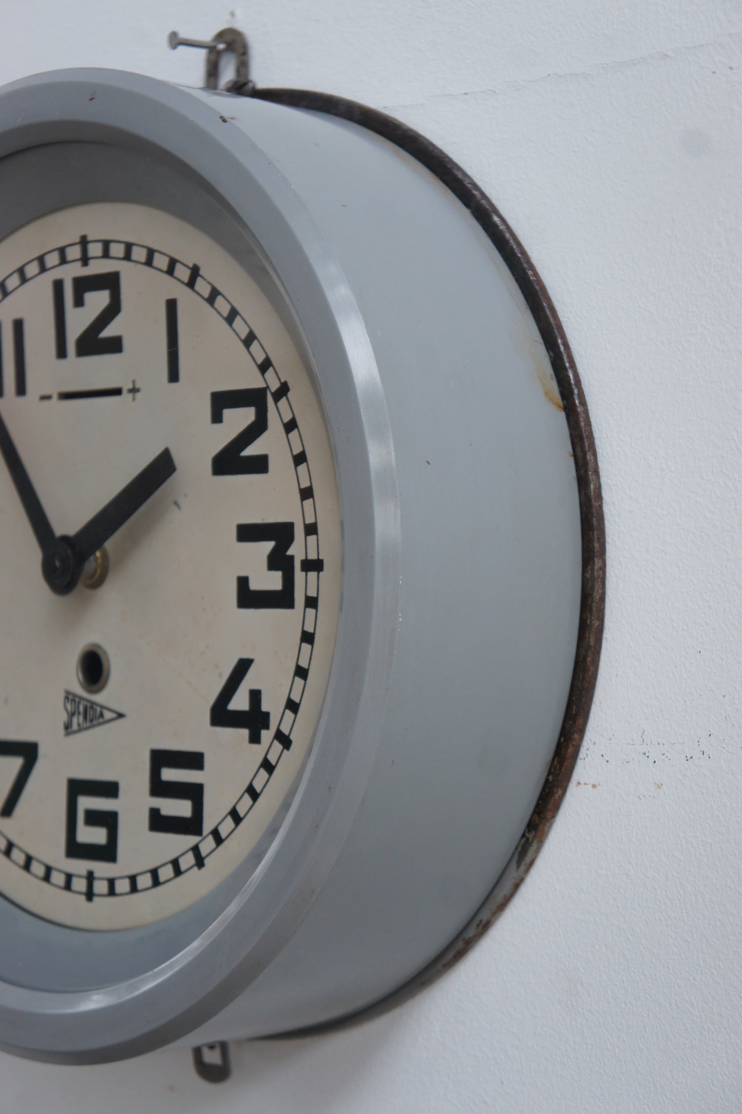 SPENDIA Wall clock / gris