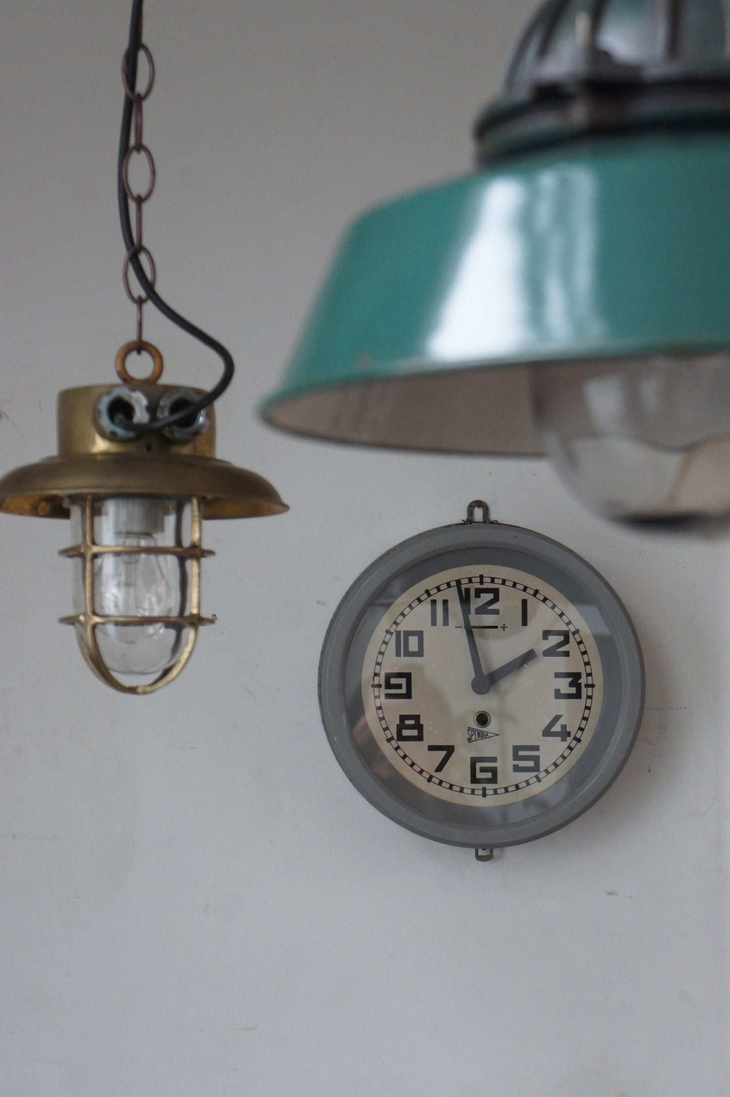 SPENDIA Wall clock / gris