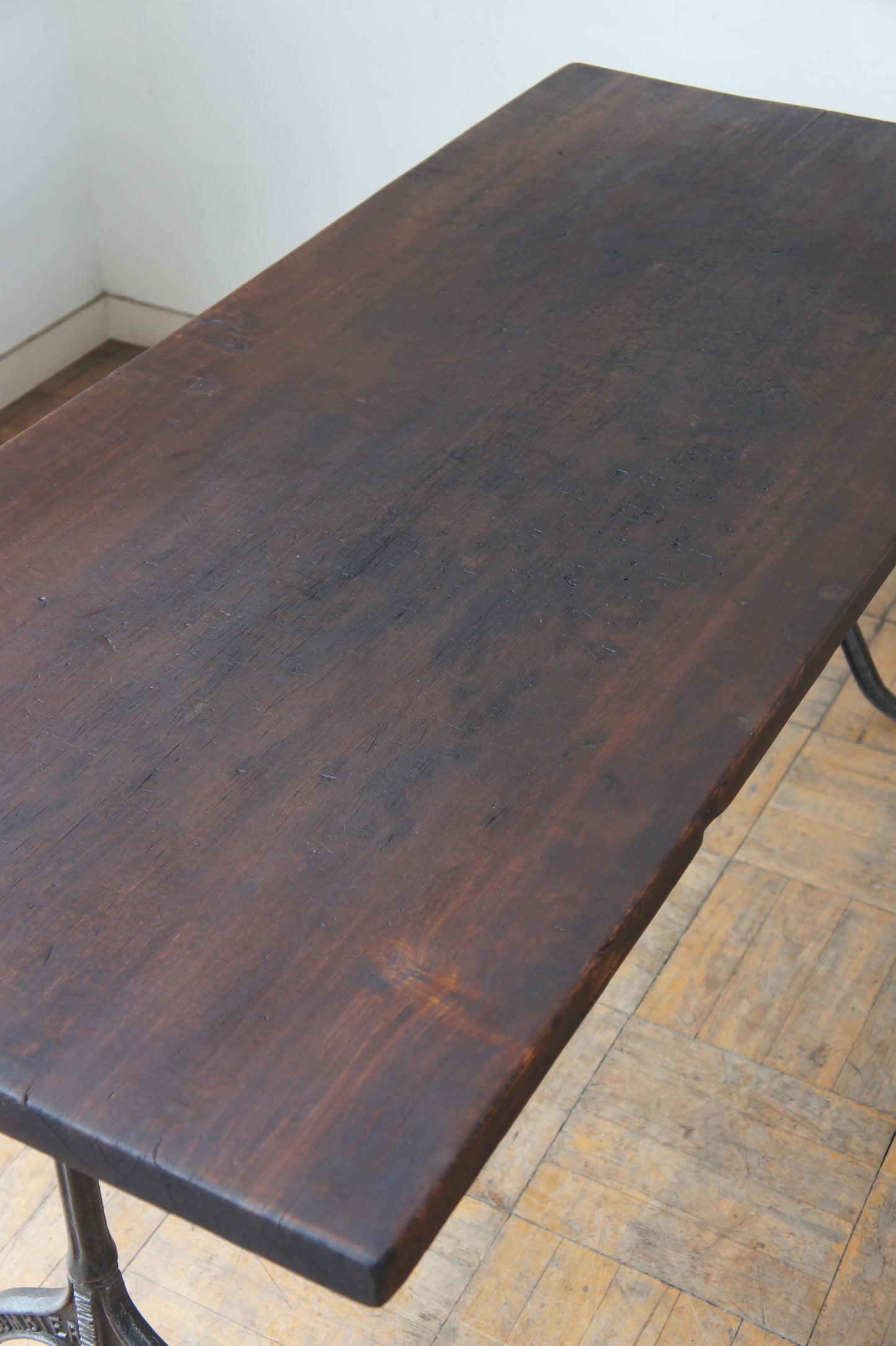 BAUMANN Iron leg table