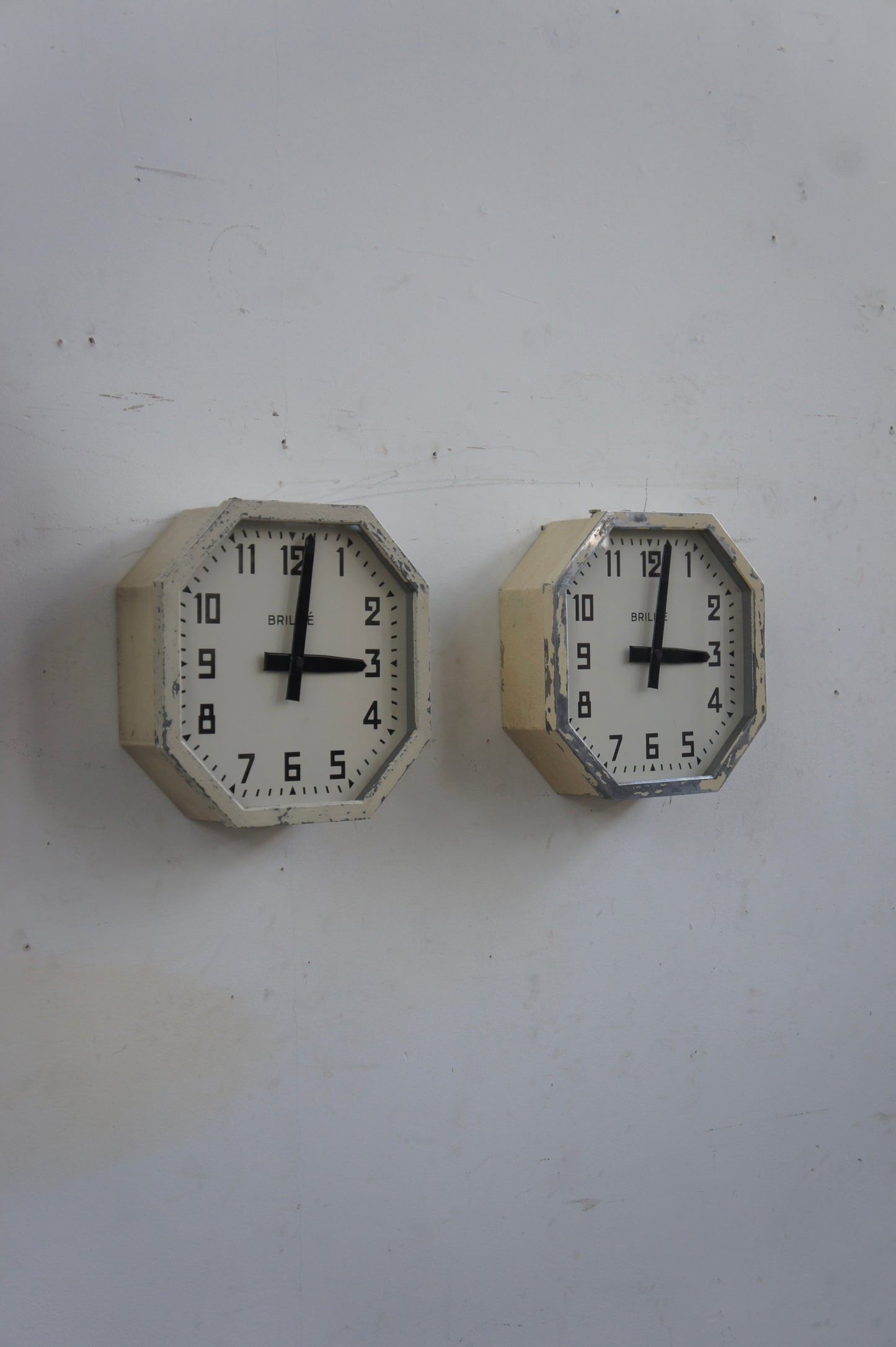 BRILLIÉ Wall Clock / octogone light ivory