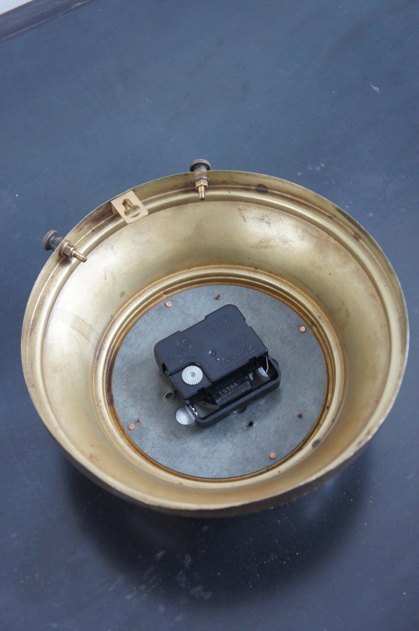 BRILLIÉ Wall Clock / Laiton patiné
