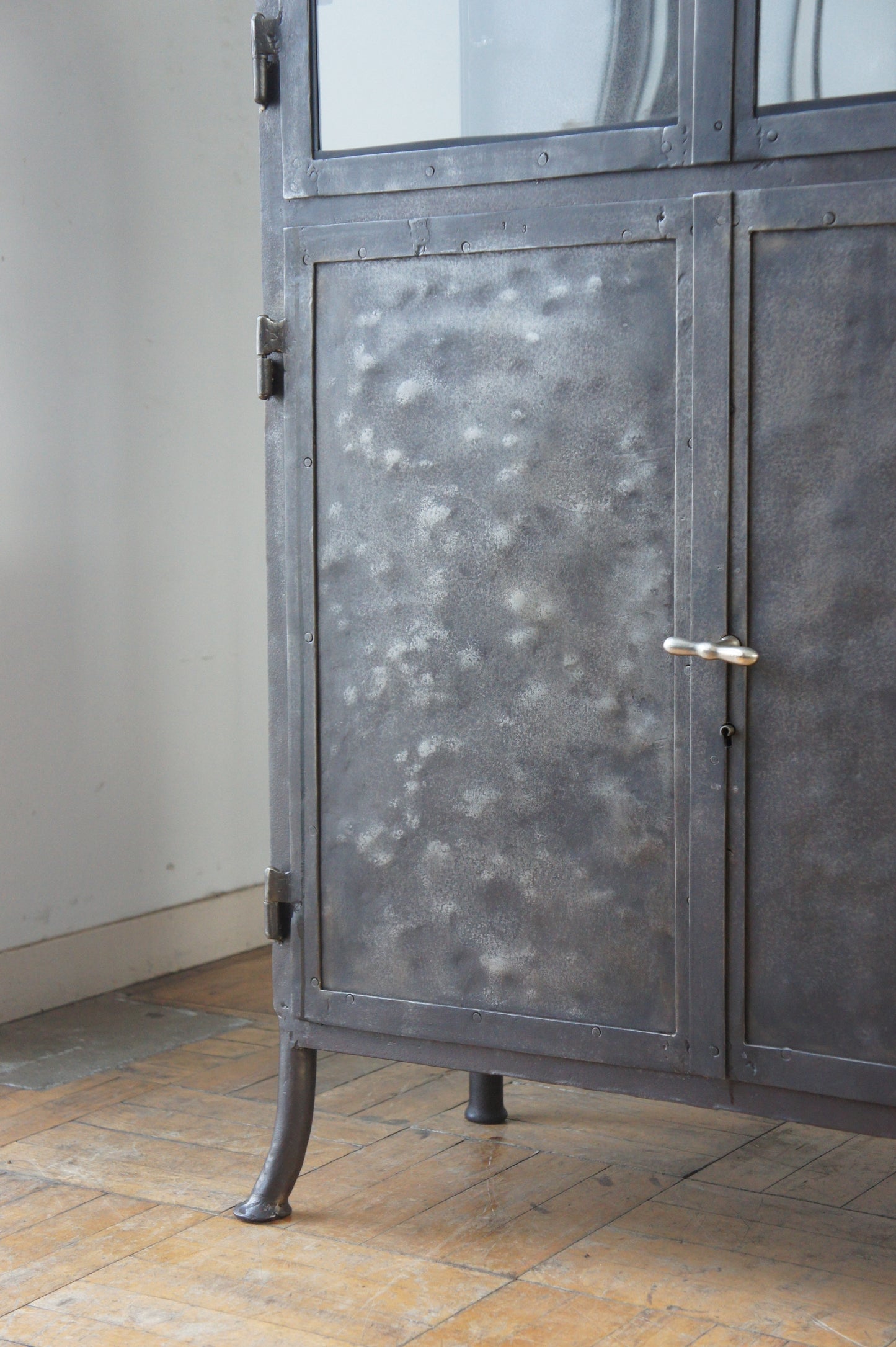 Metal glass cabinet 85