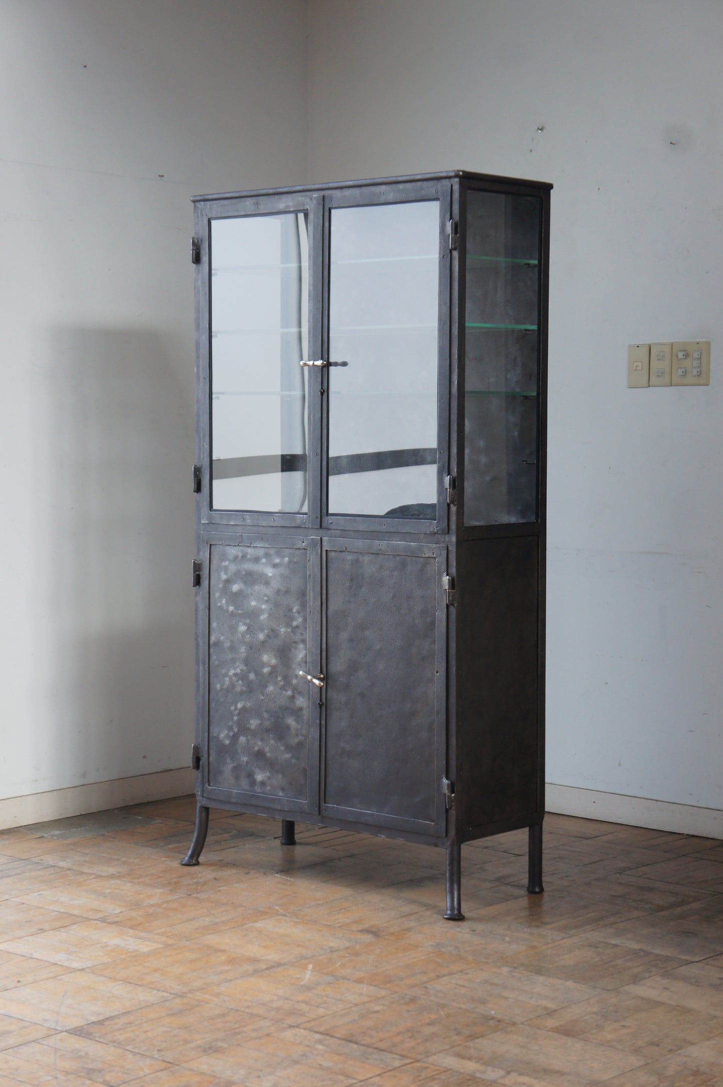 Metal glass cabinet 85
