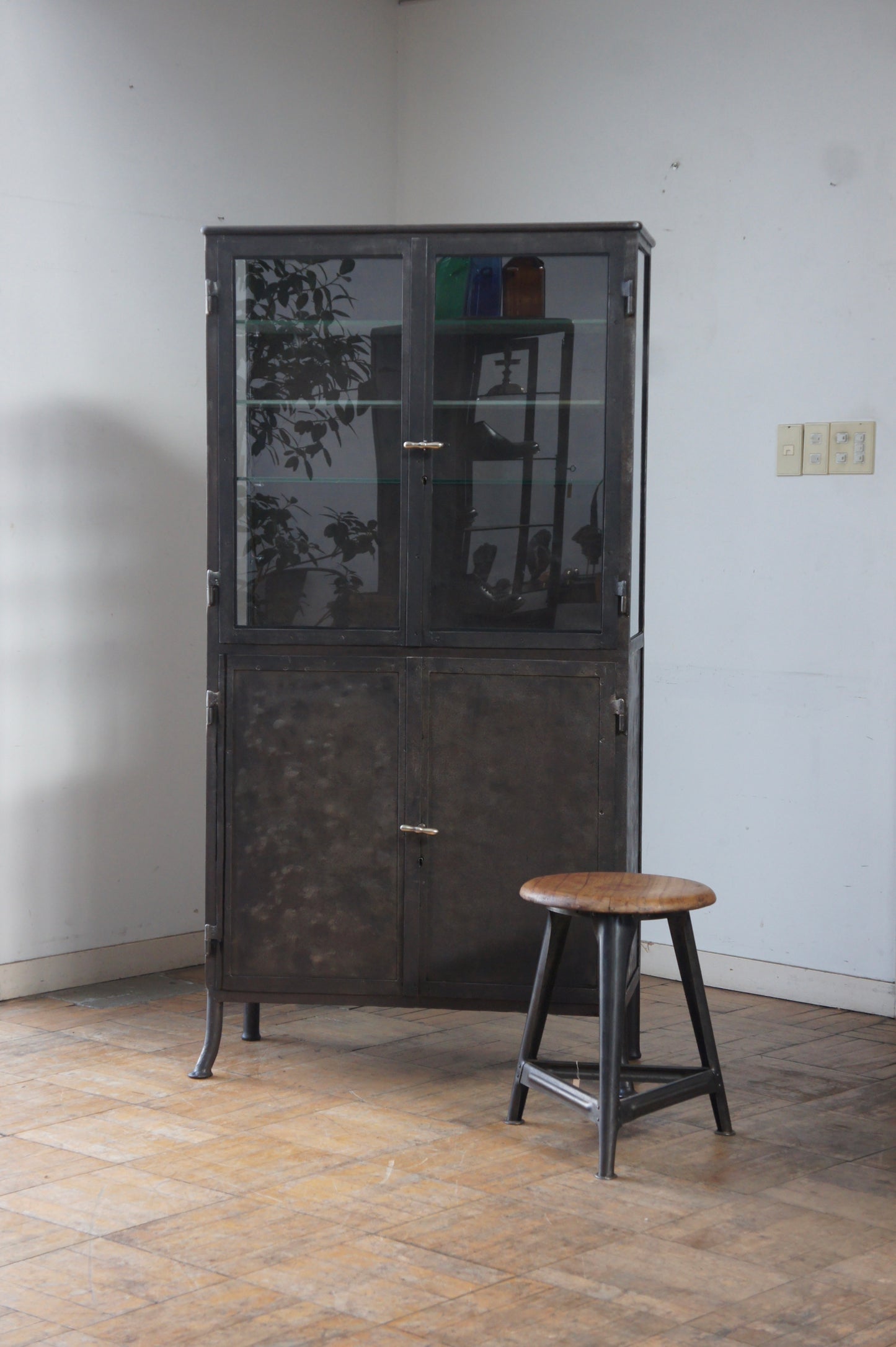 Metal glass cabinet 85