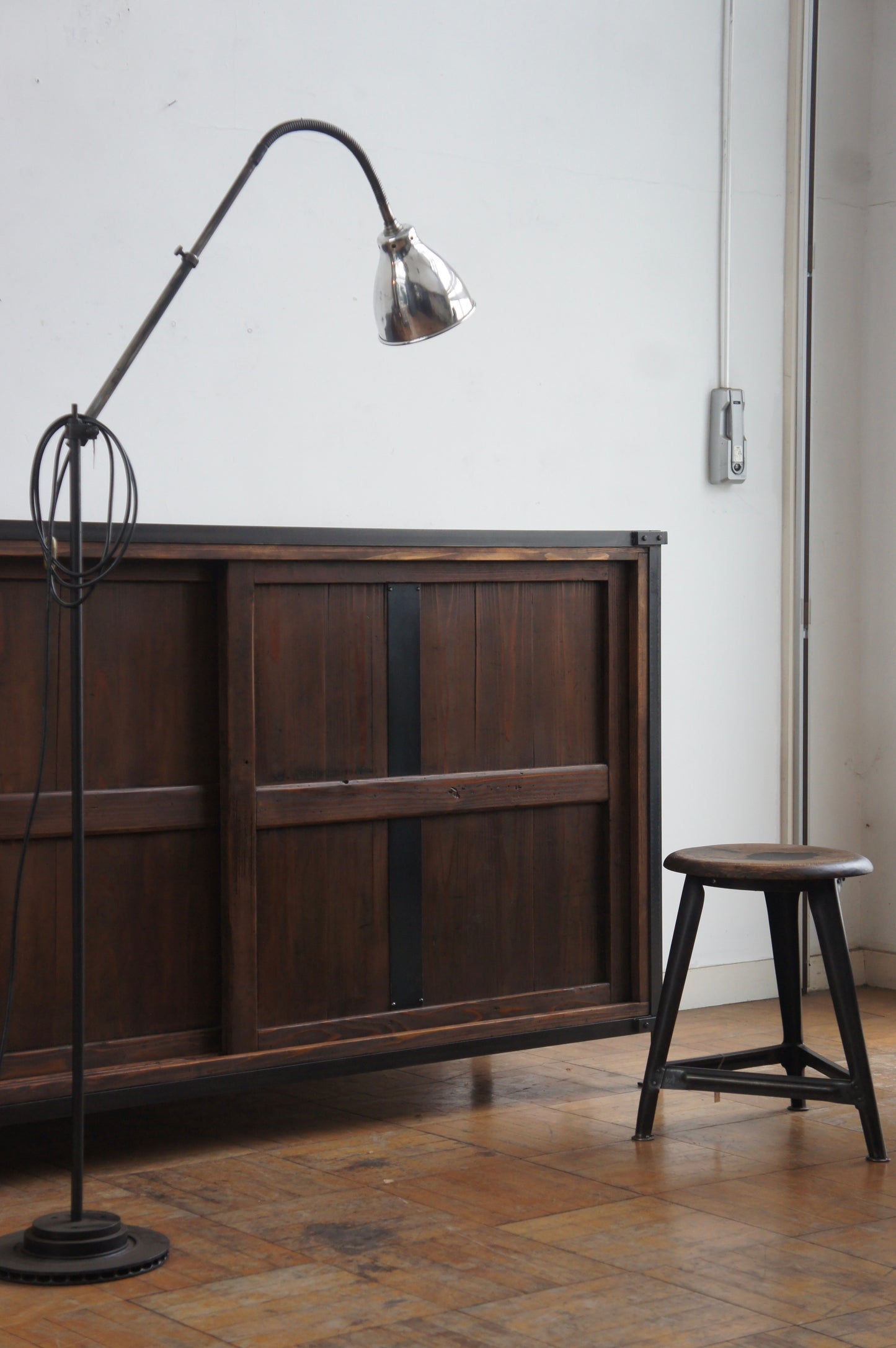 Door cabinet