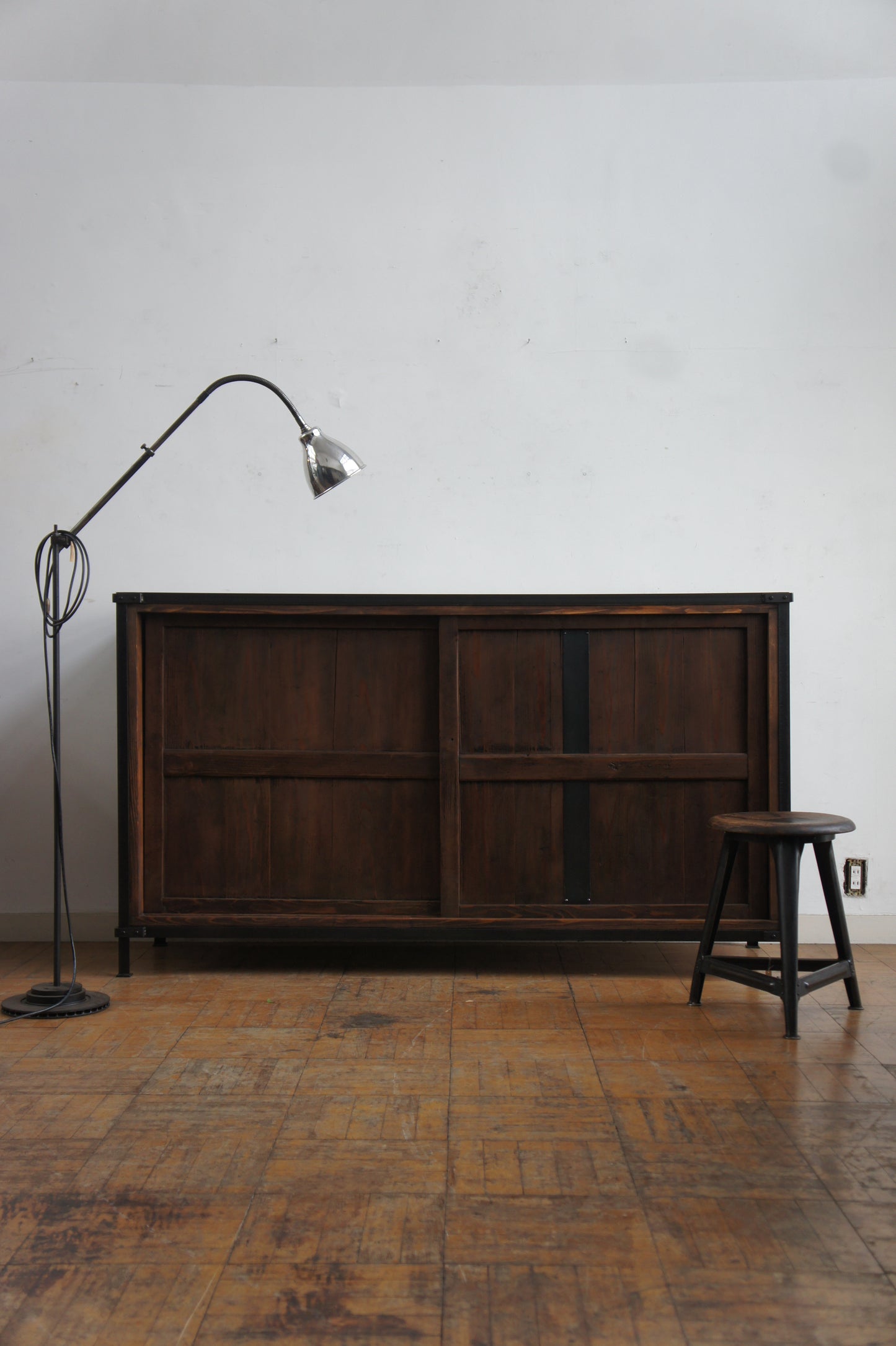 Door cabinet
