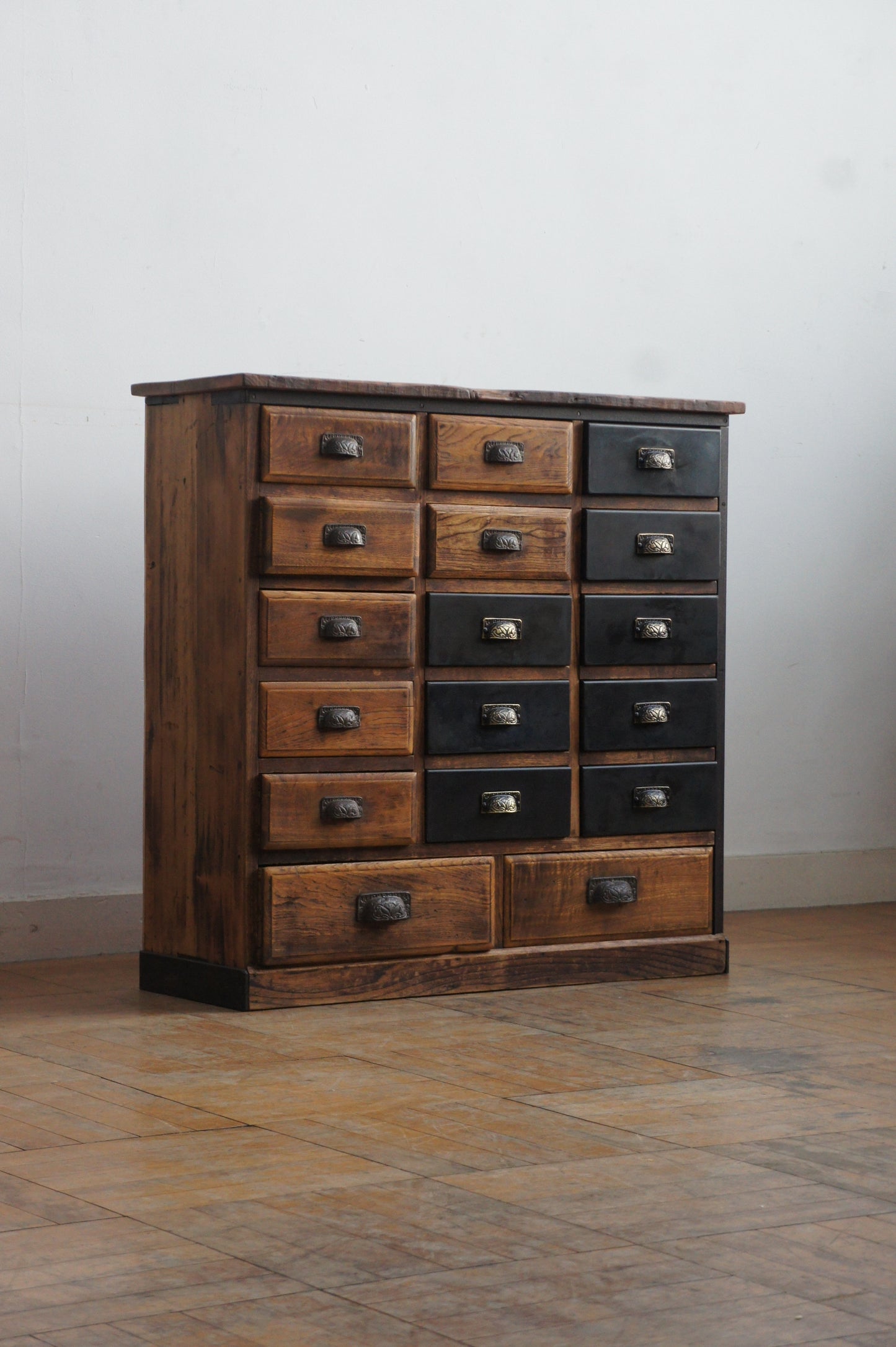 Drawers cabinet 17