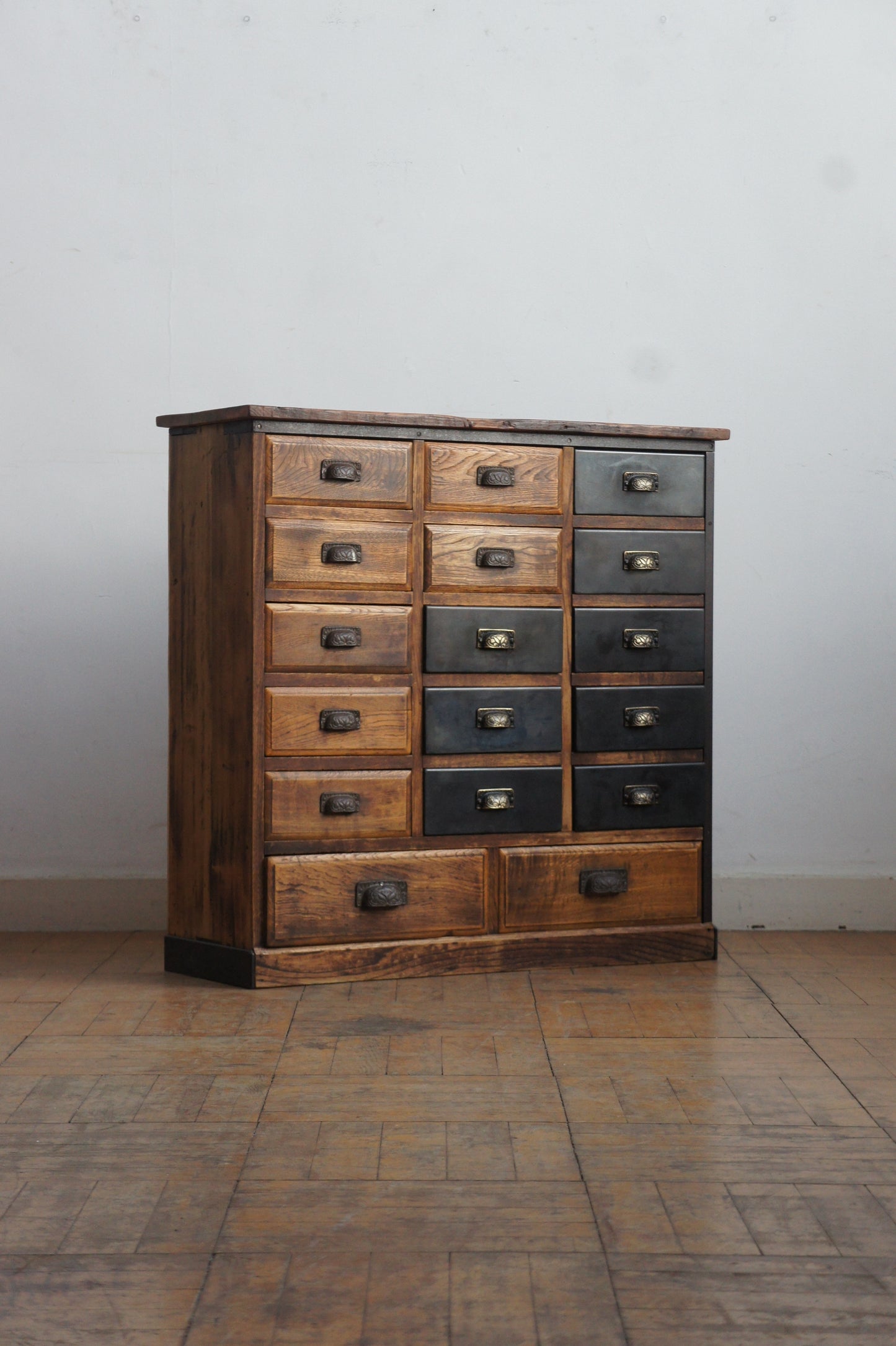 Drawers cabinet 17