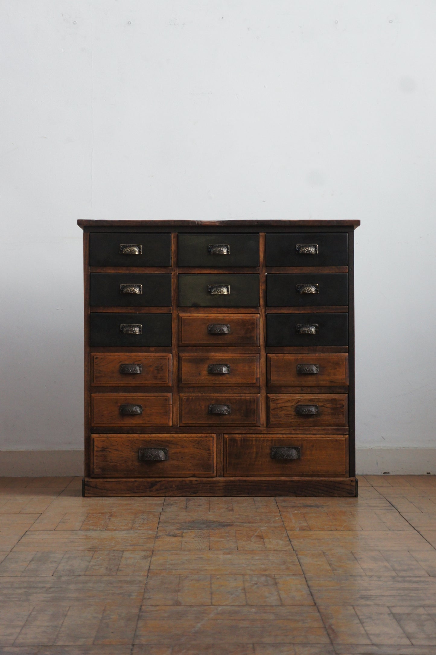 Drawers cabinet 17