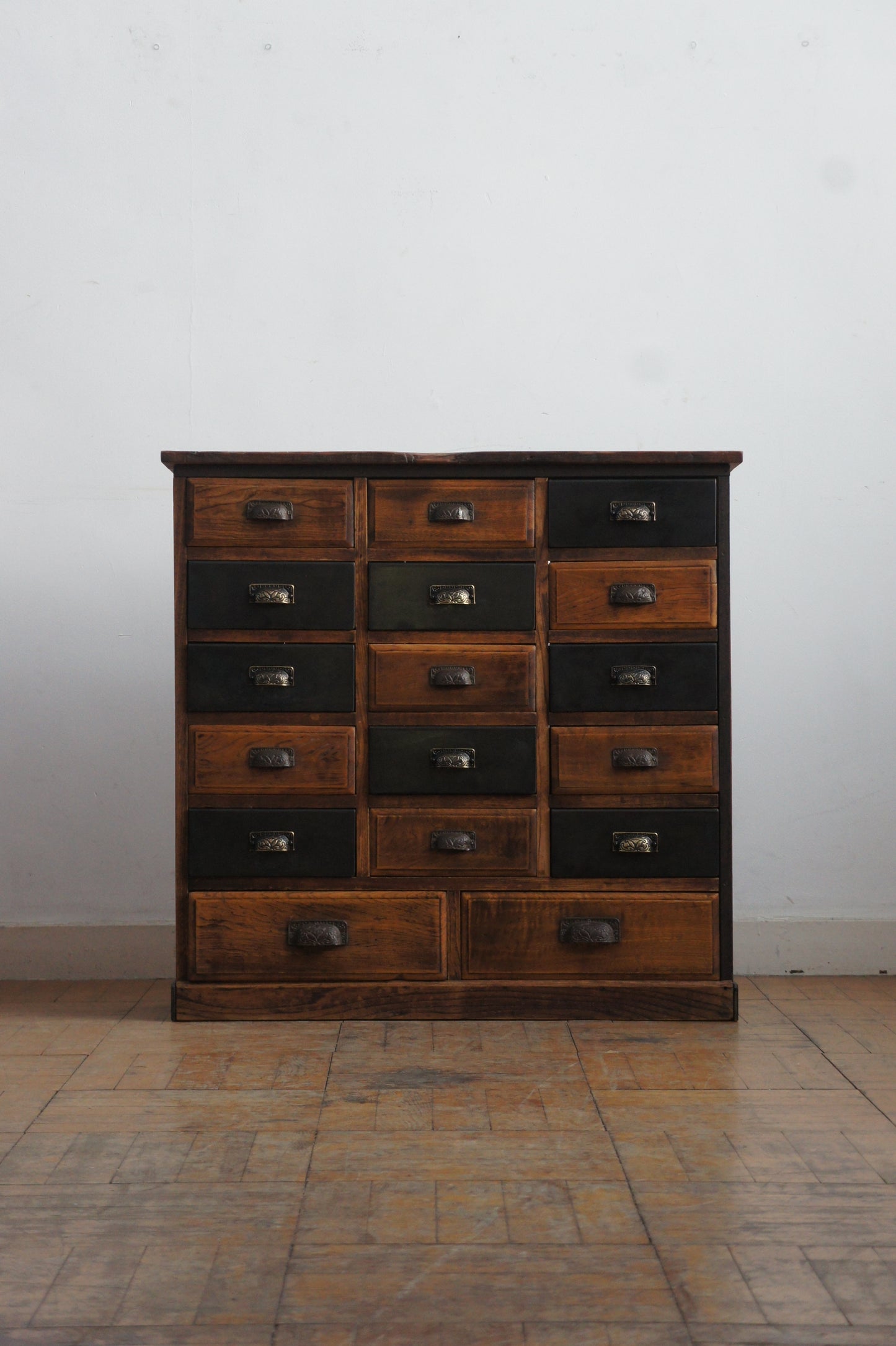 Drawers cabinet 17