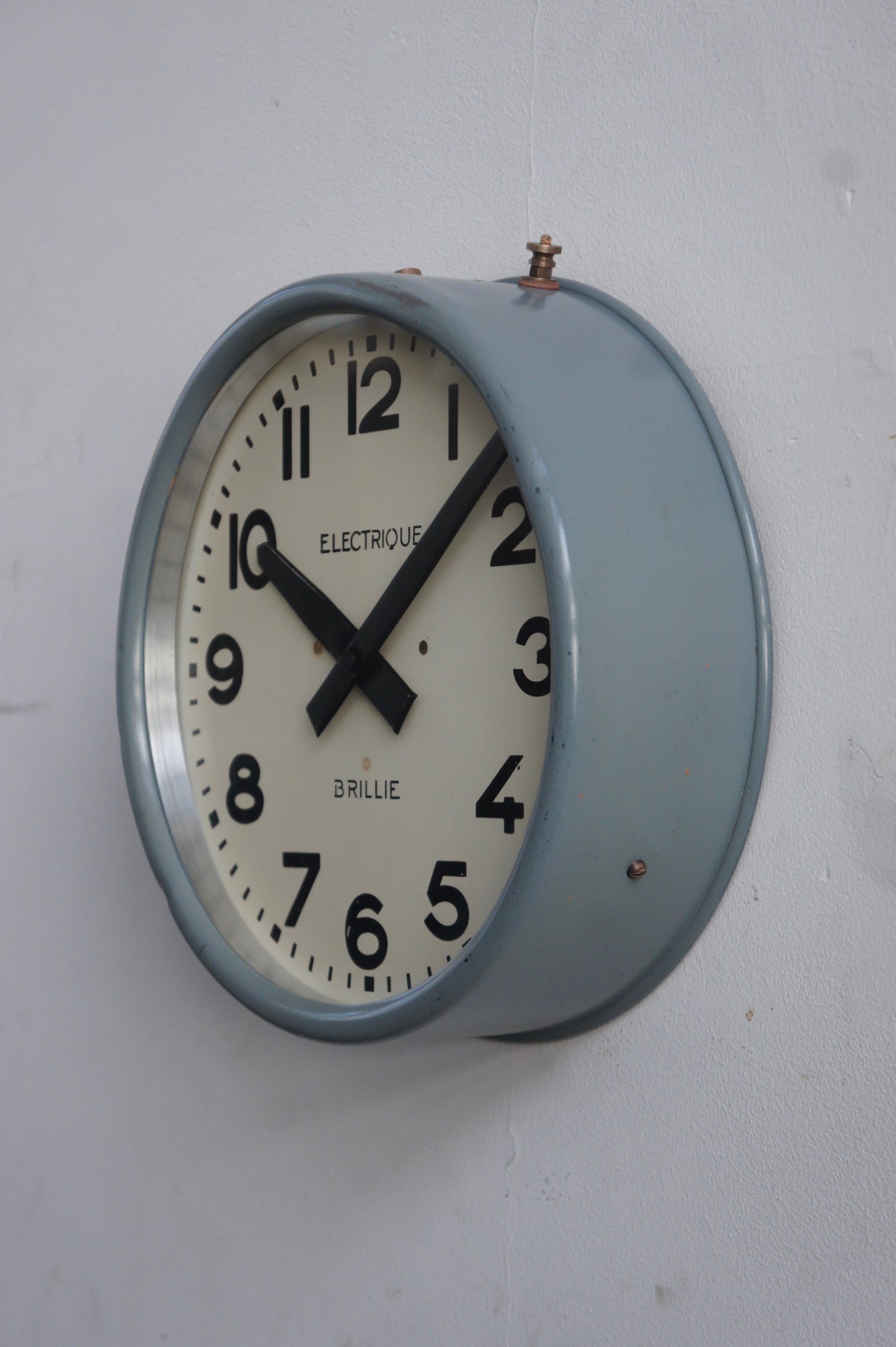 BRILLIÉ Wall clock / gris