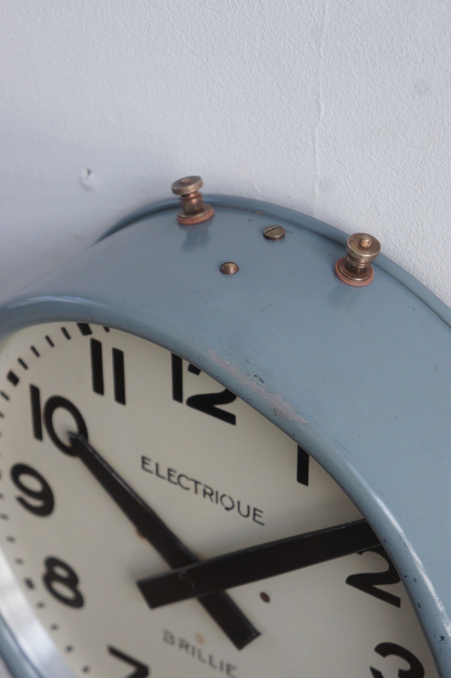 BRILLIÉ Wall clock / gris