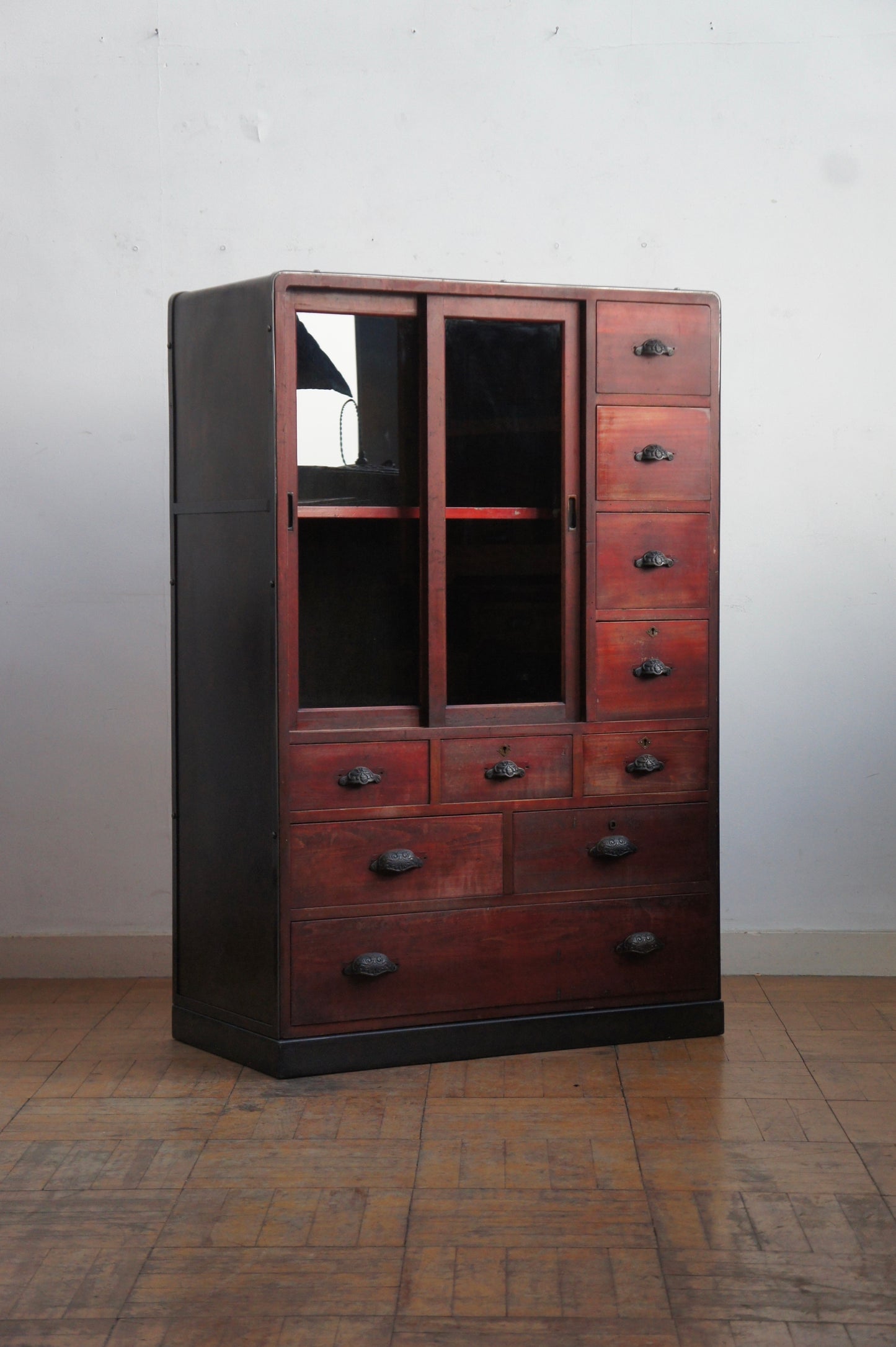Drawers cabinet