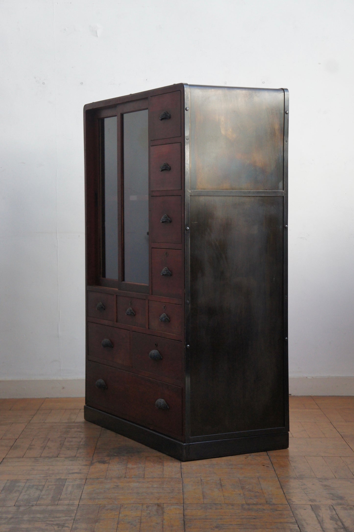 Drawers cabinet