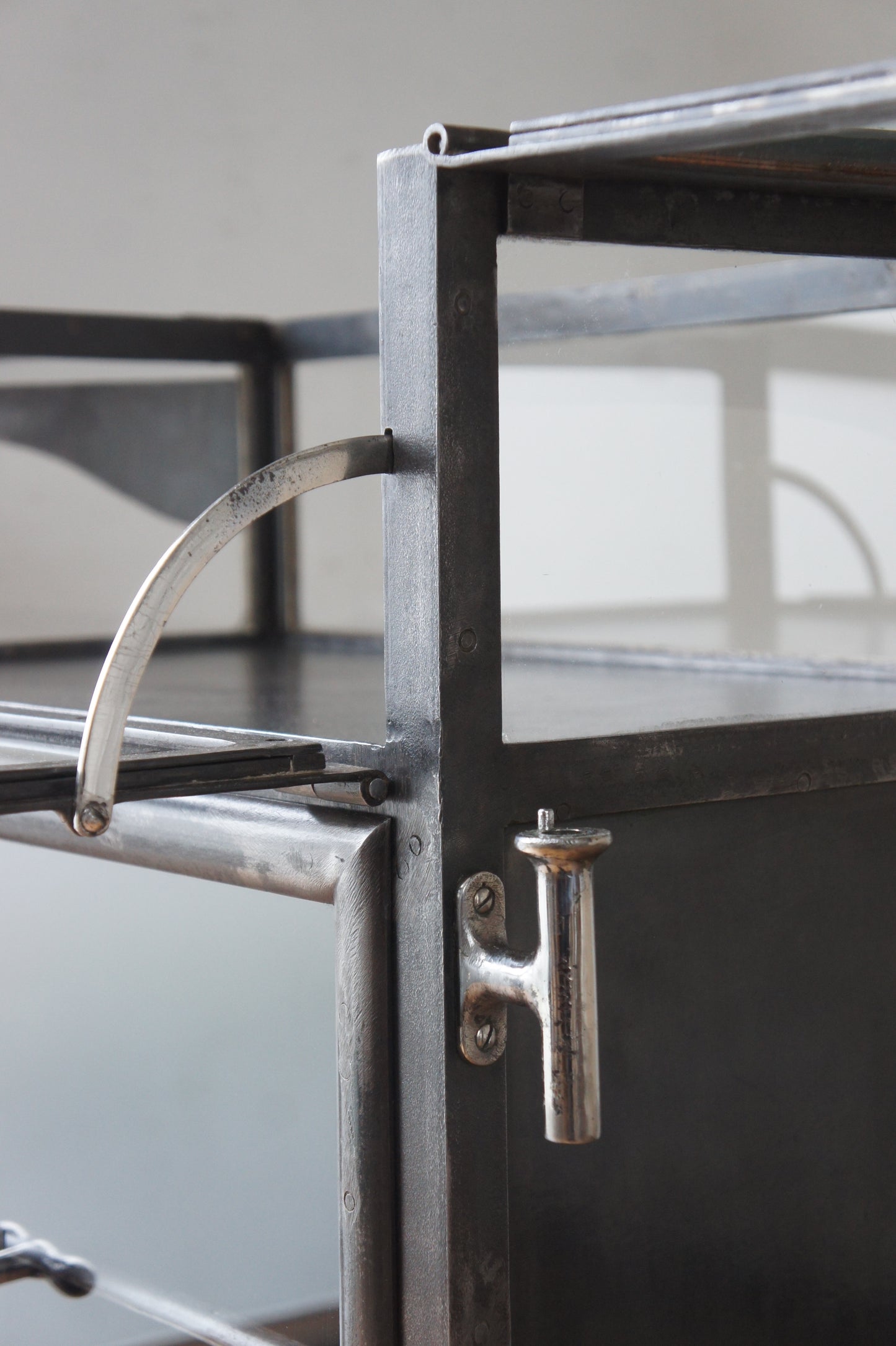 Medical glass cabinet