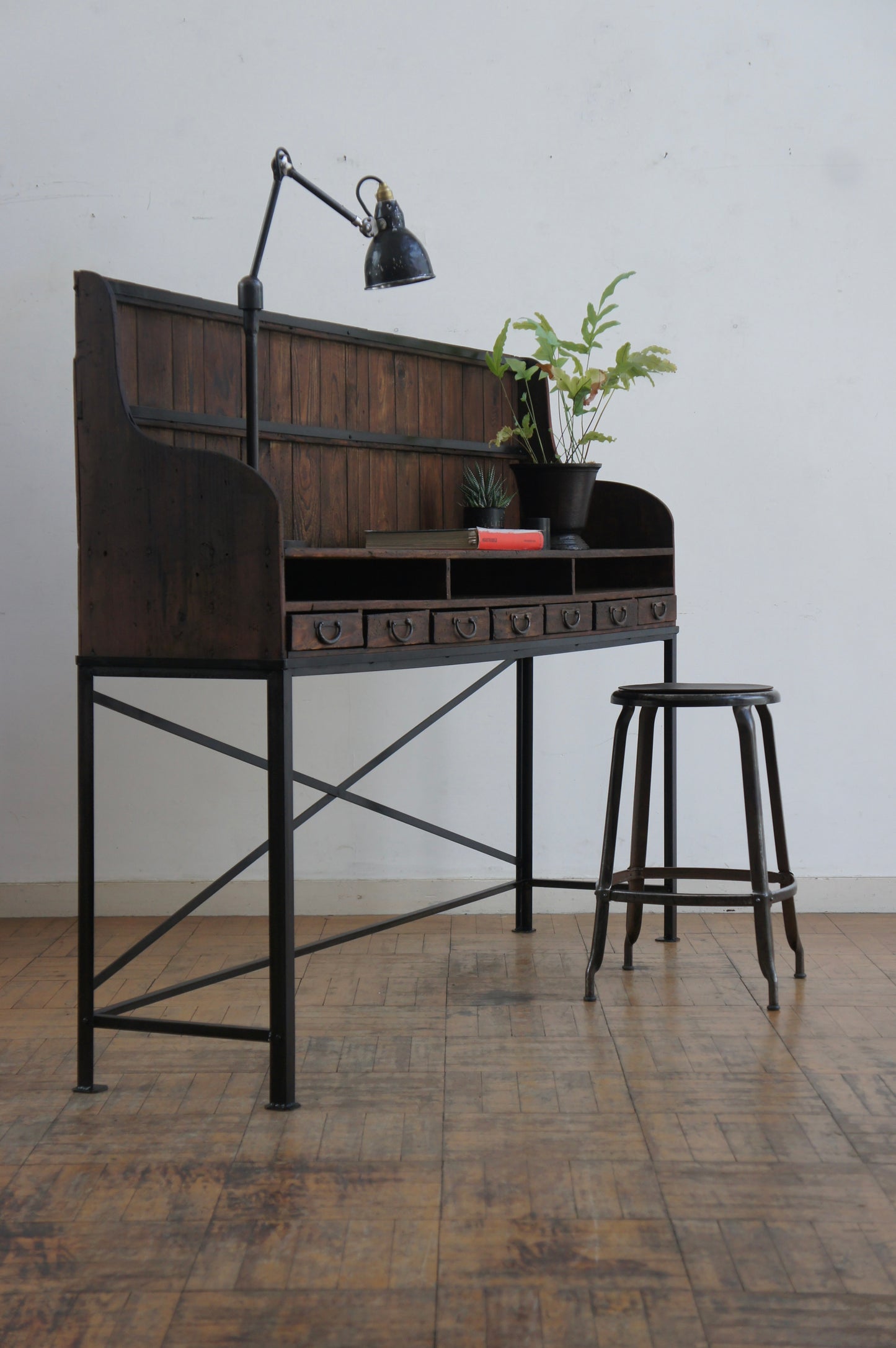 Work desk