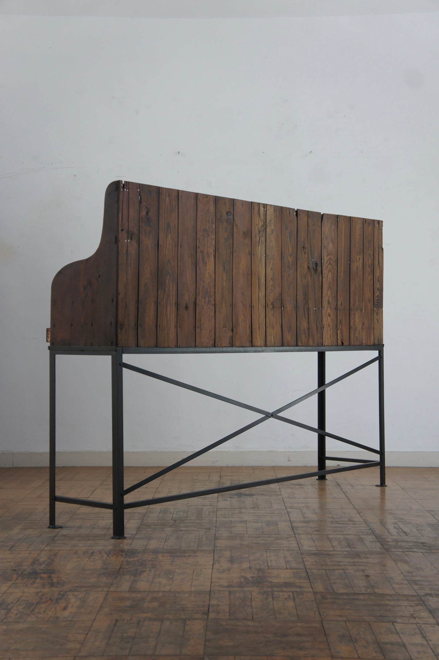 Work desk