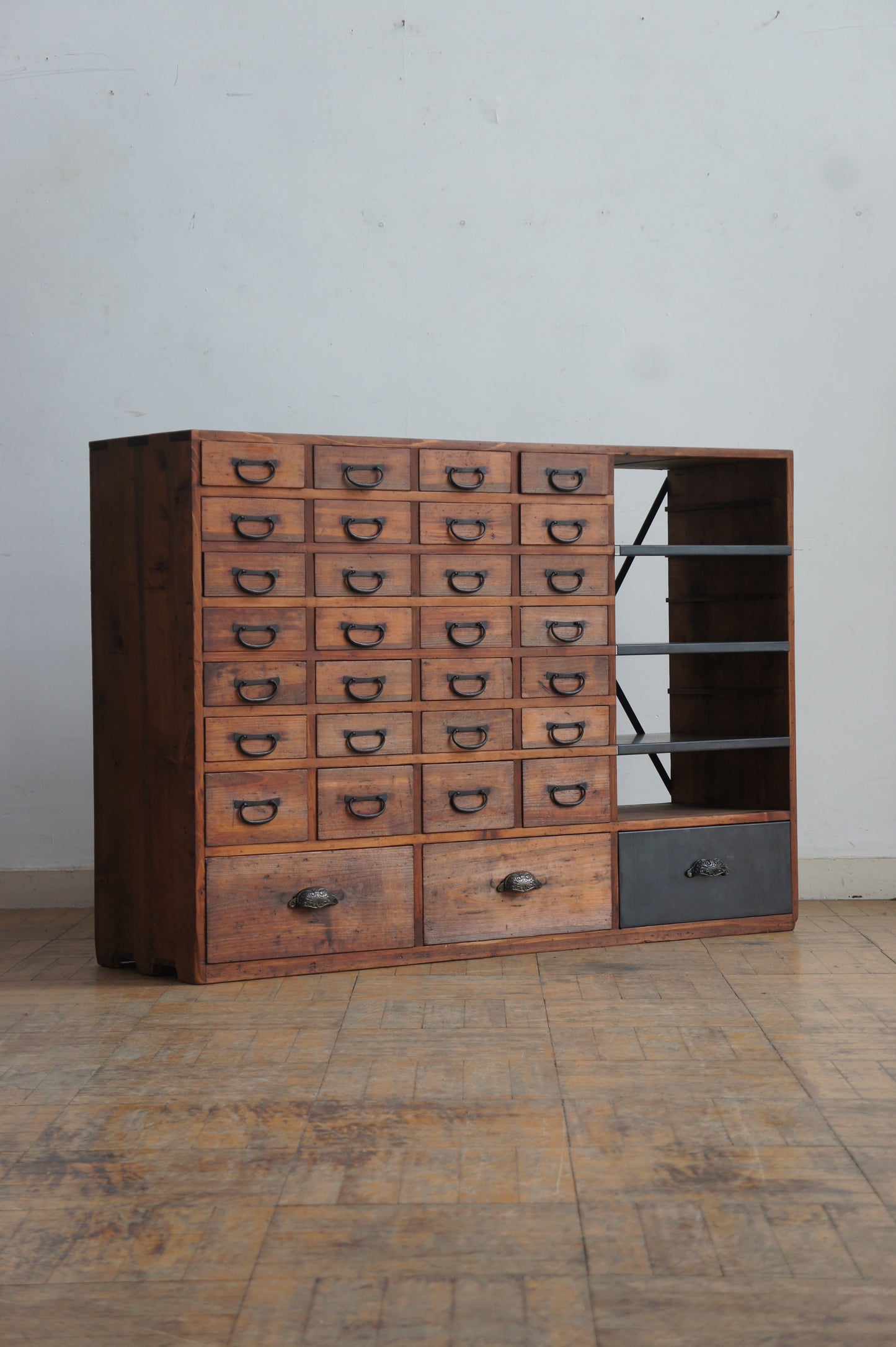 Drawers cabinet 30+