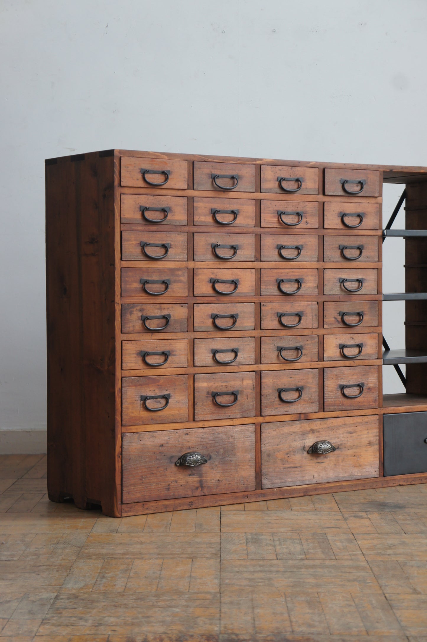 Drawers cabinet 30+