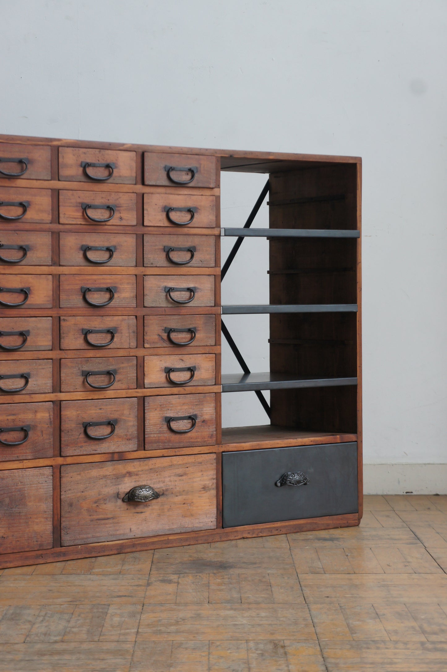 Drawers cabinet 30+