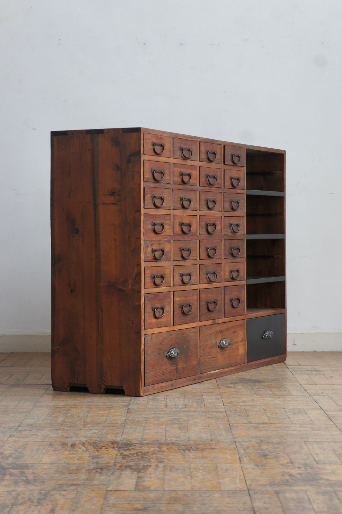 Drawers cabinet 30+