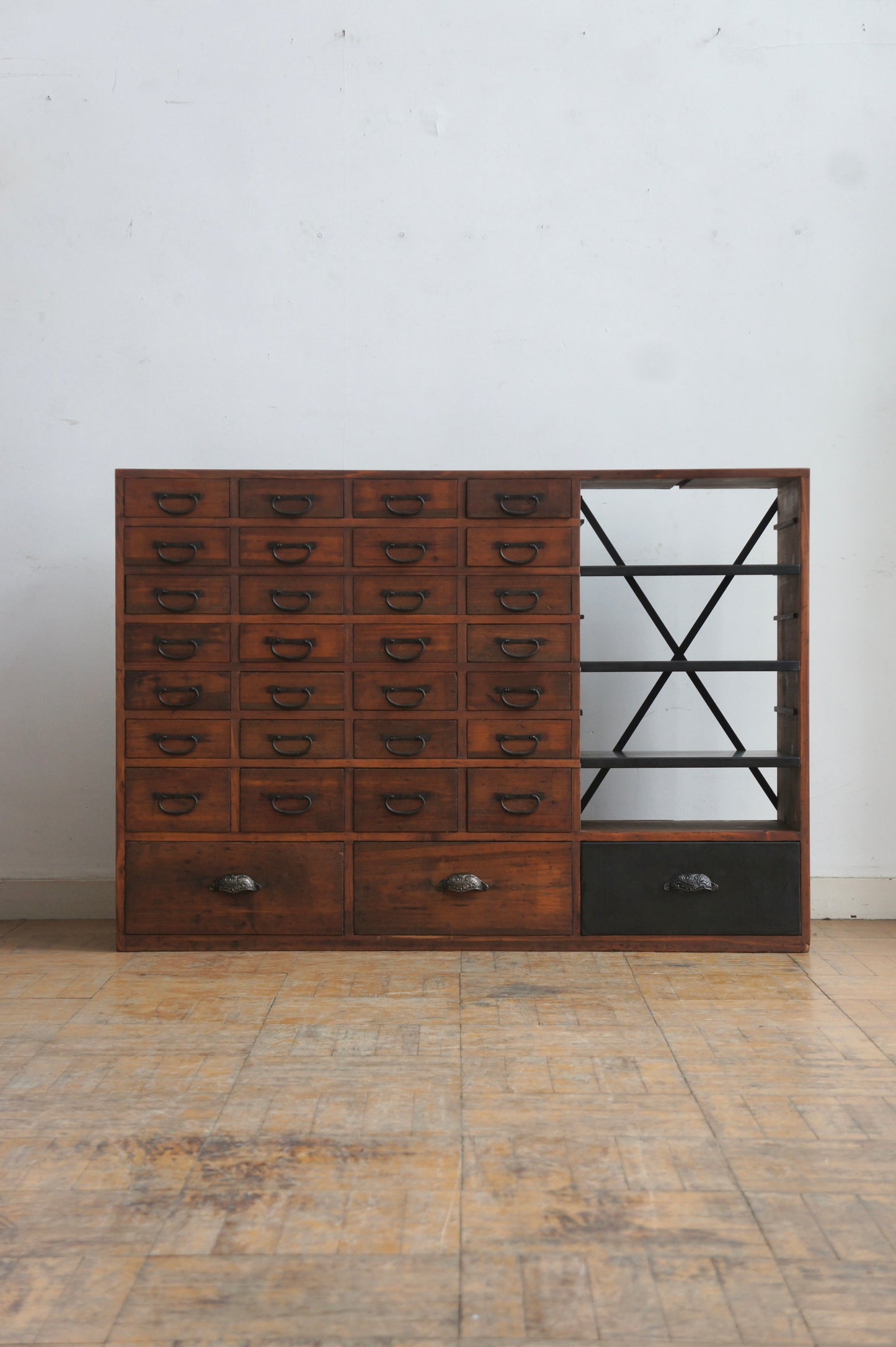 Drawers cabinet 30+