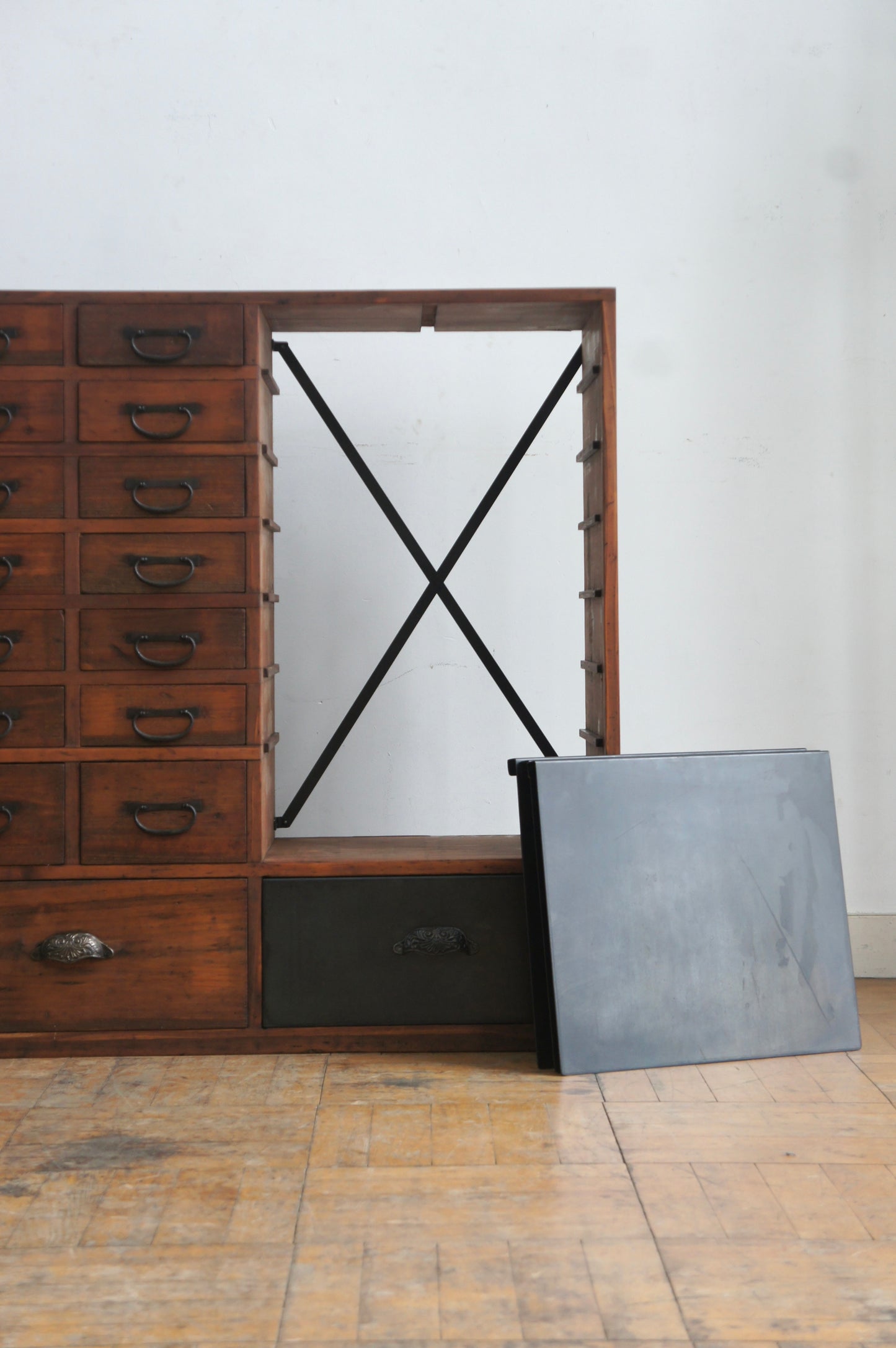 Drawers cabinet 30+