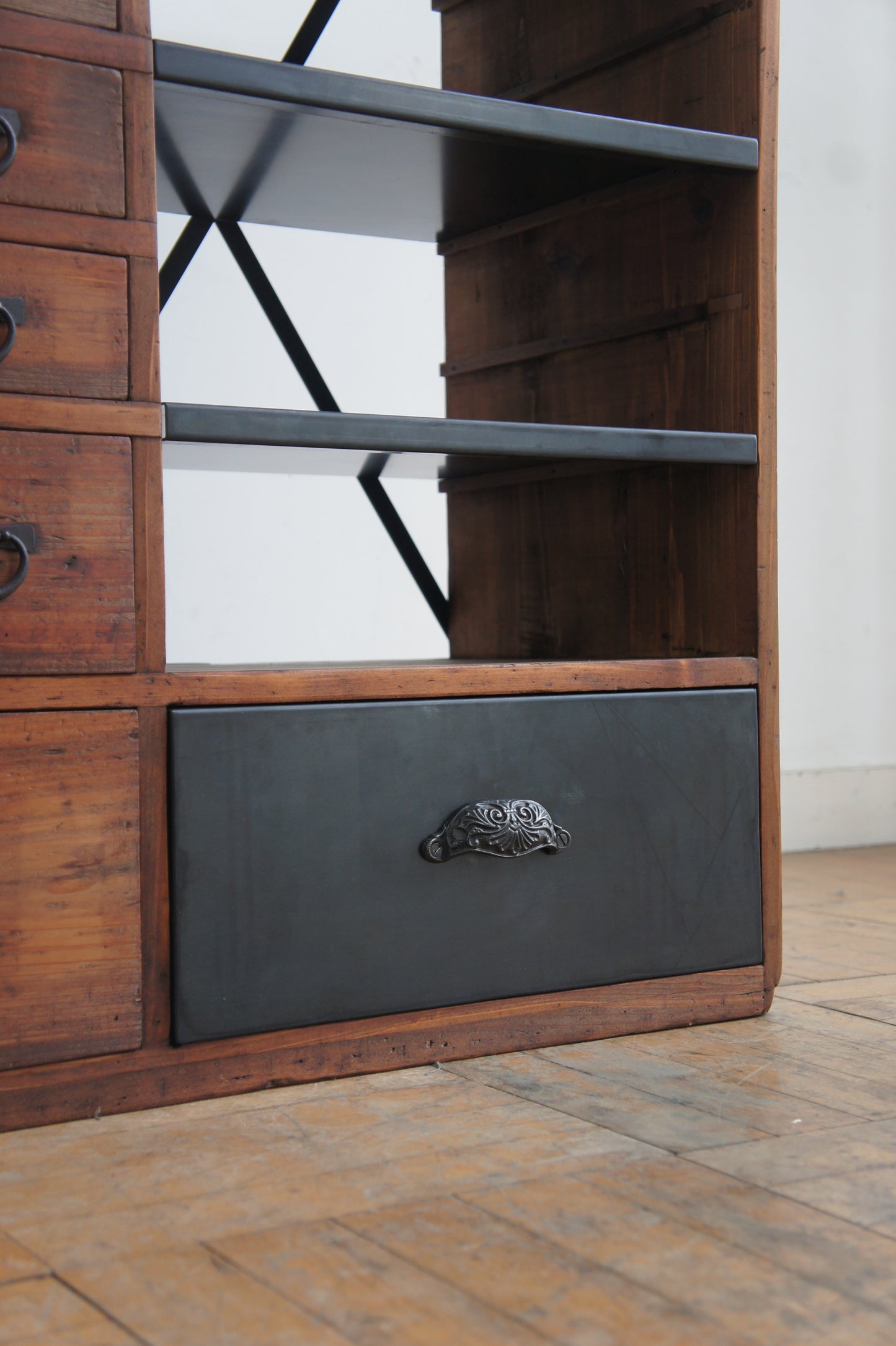 Drawers cabinet 30+
