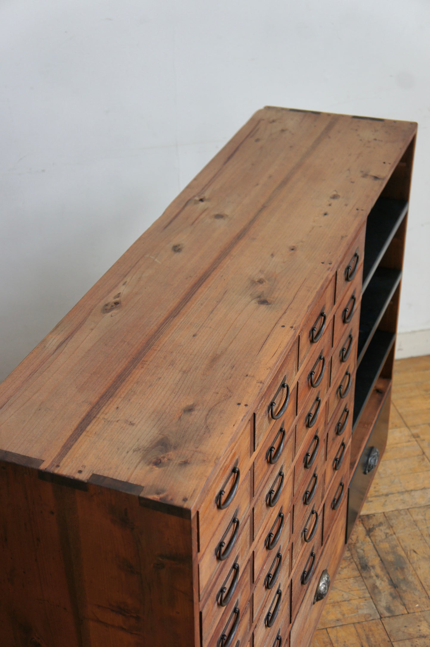 Drawers cabinet 30+