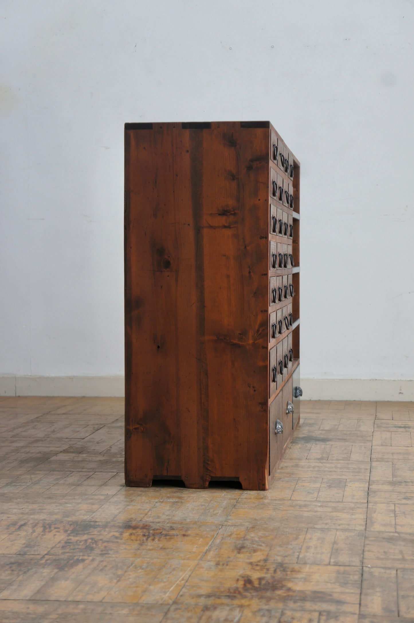Drawers cabinet 30+