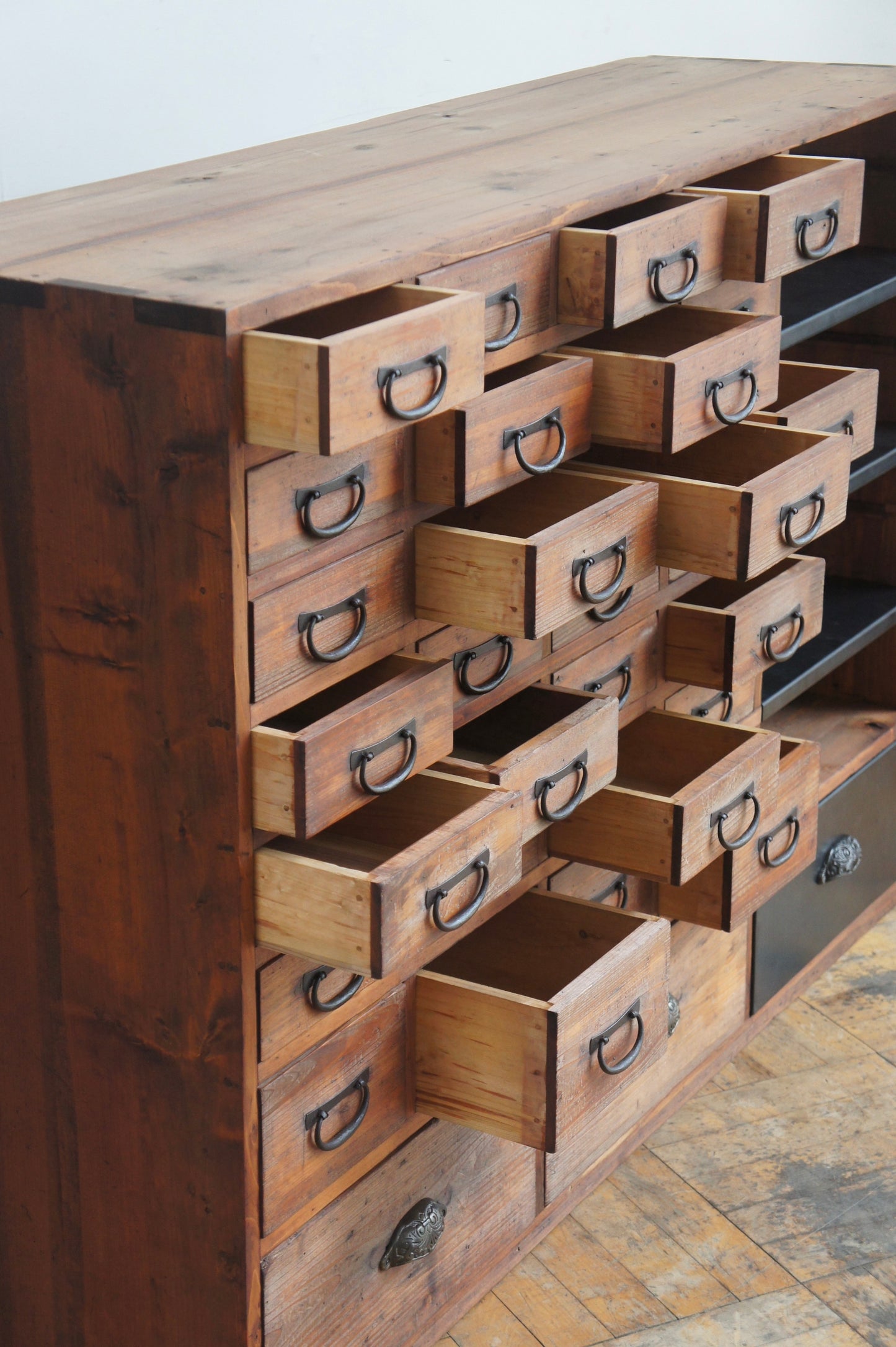 Drawers cabinet 30+