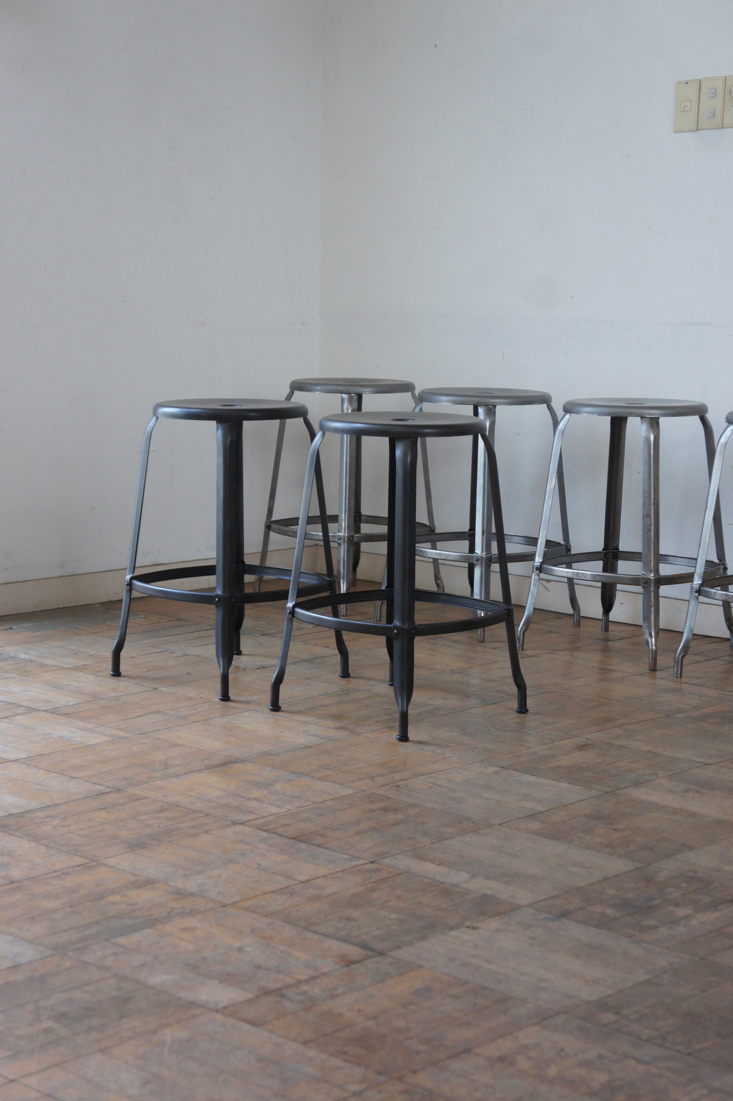 NICOLLE Stool H60 / Steel black