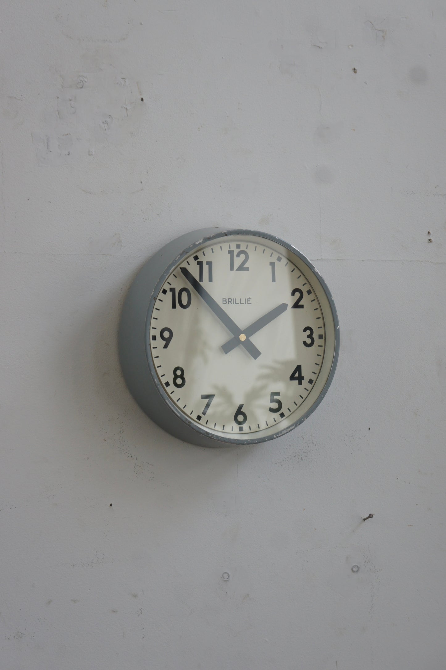 BRILLIÉ Wall clock / gris B