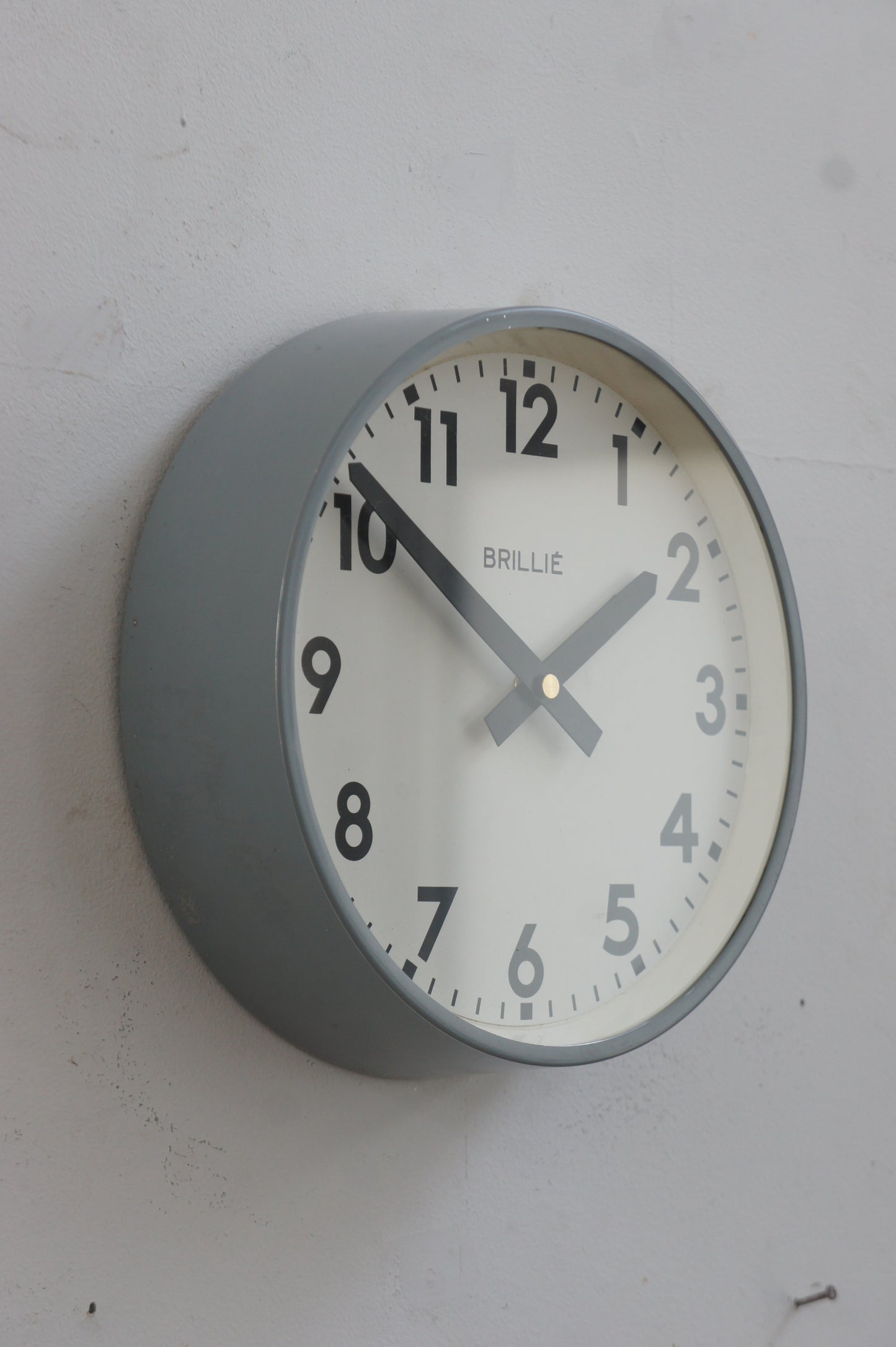 BRILLIÉ Wall clock / gris A