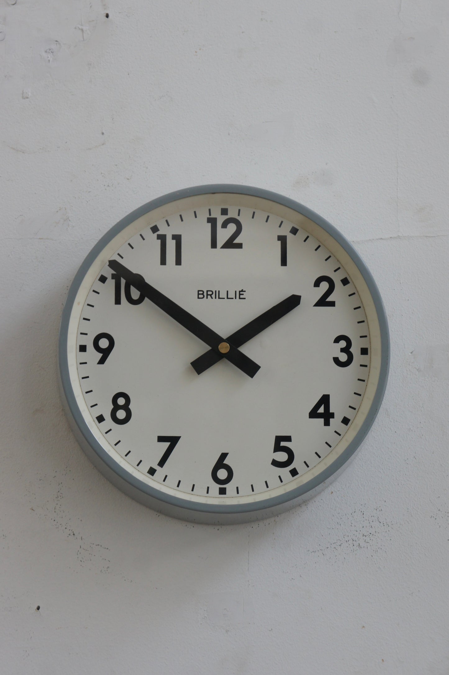 BRILLIÉ Wall clock / gris A