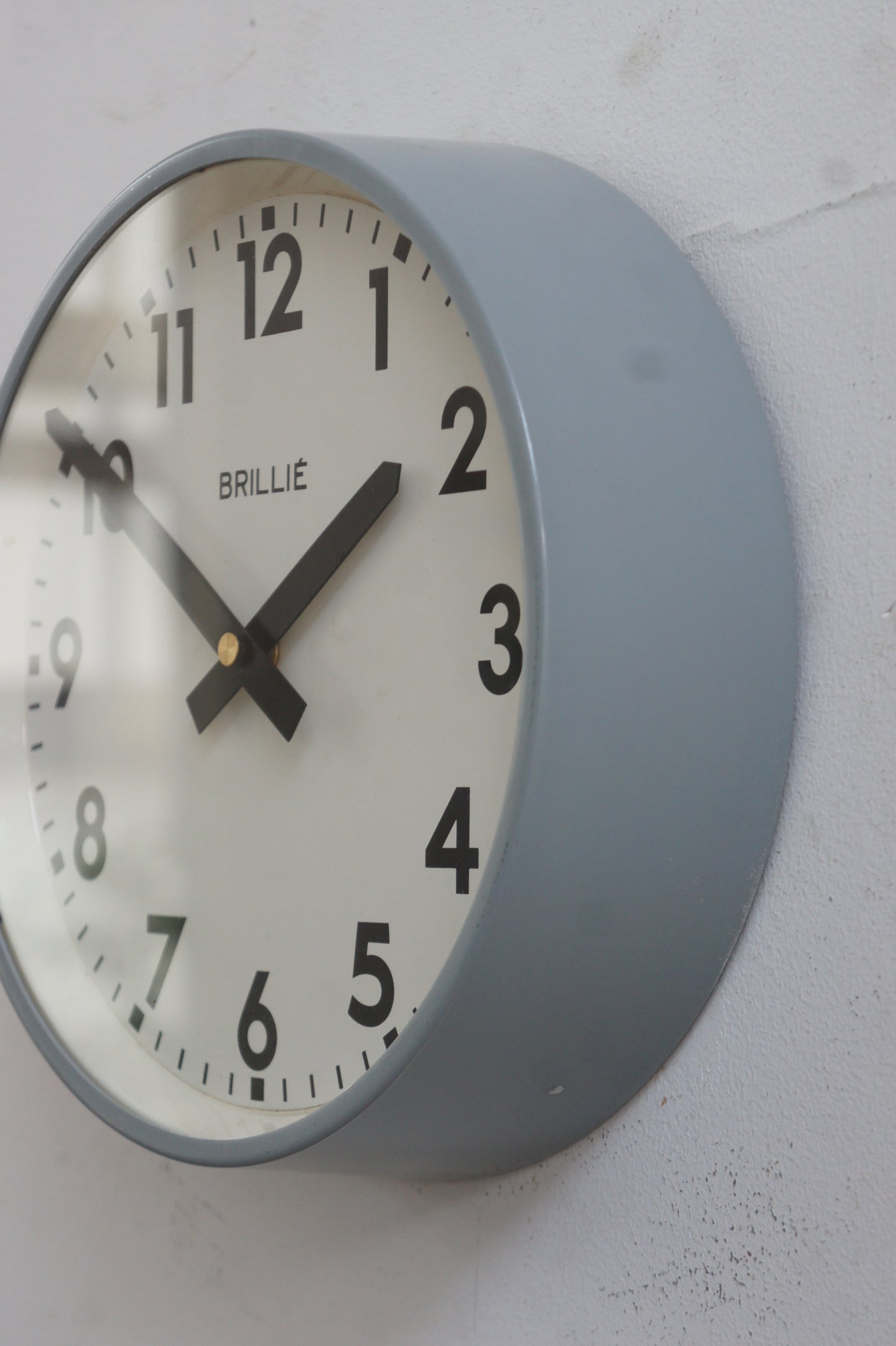 BRILLIÉ Wall clock / gris A