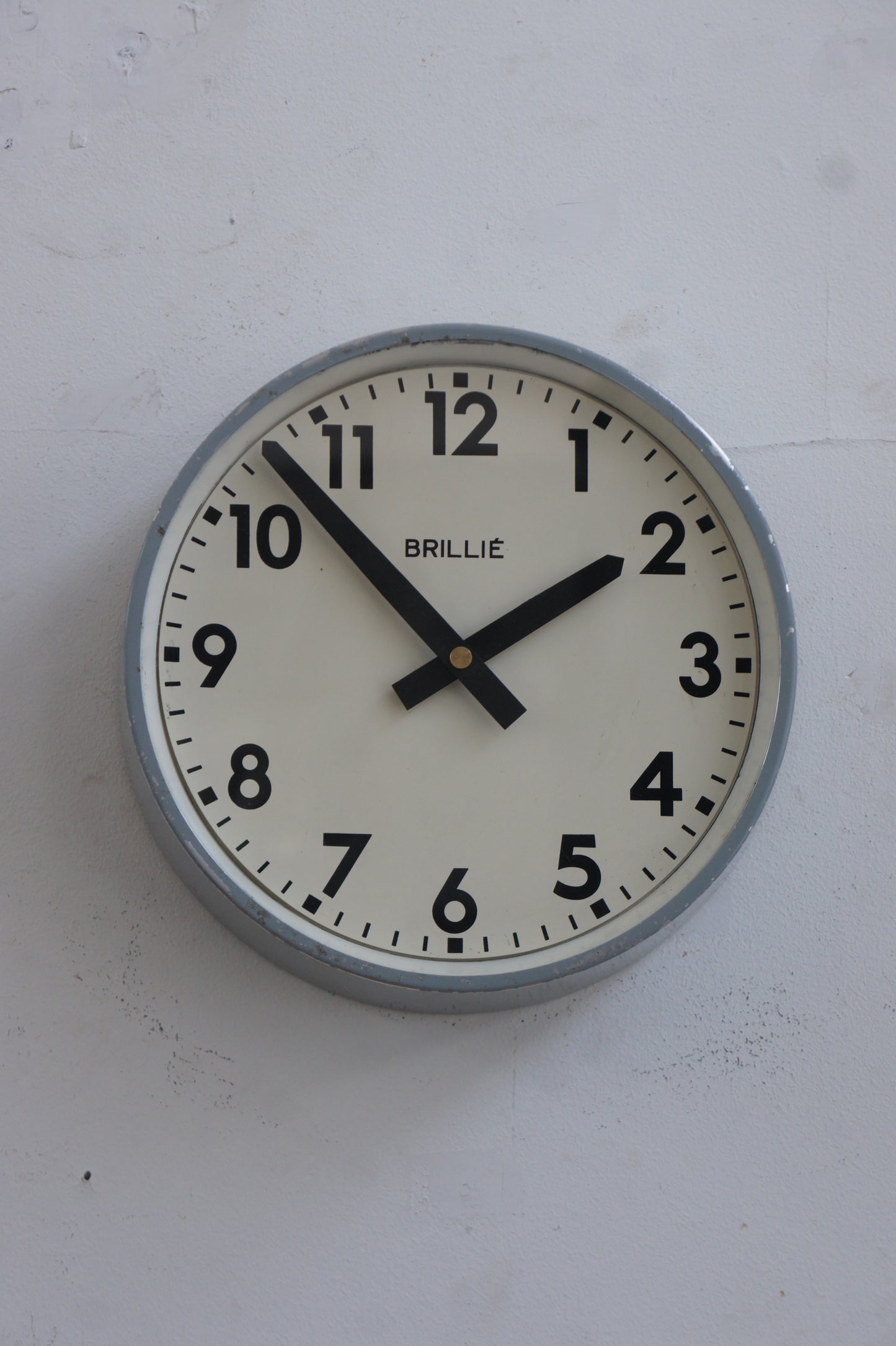 BRILLIÉ Wall clock / gris B