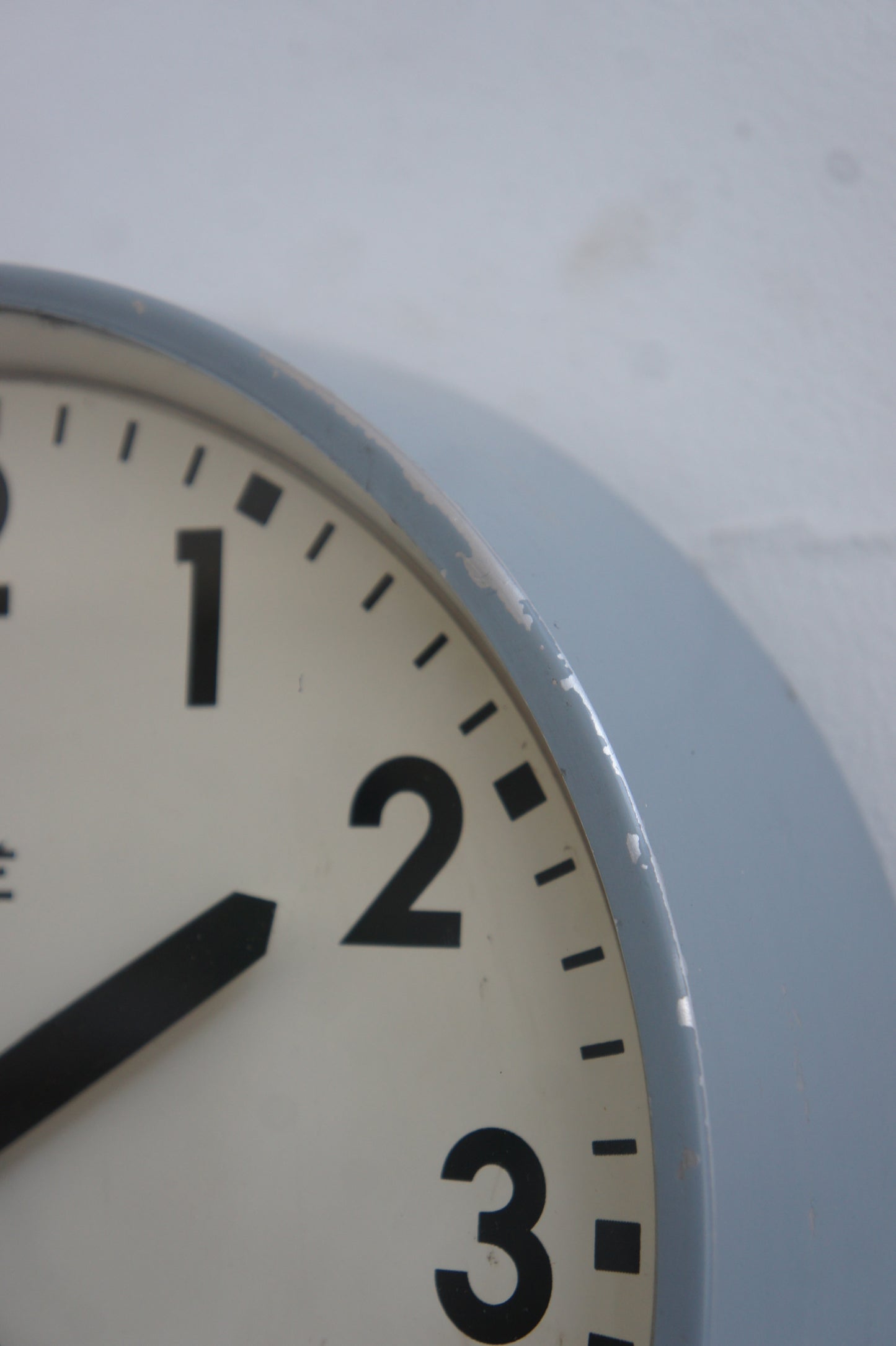 BRILLIÉ Wall clock / gris B