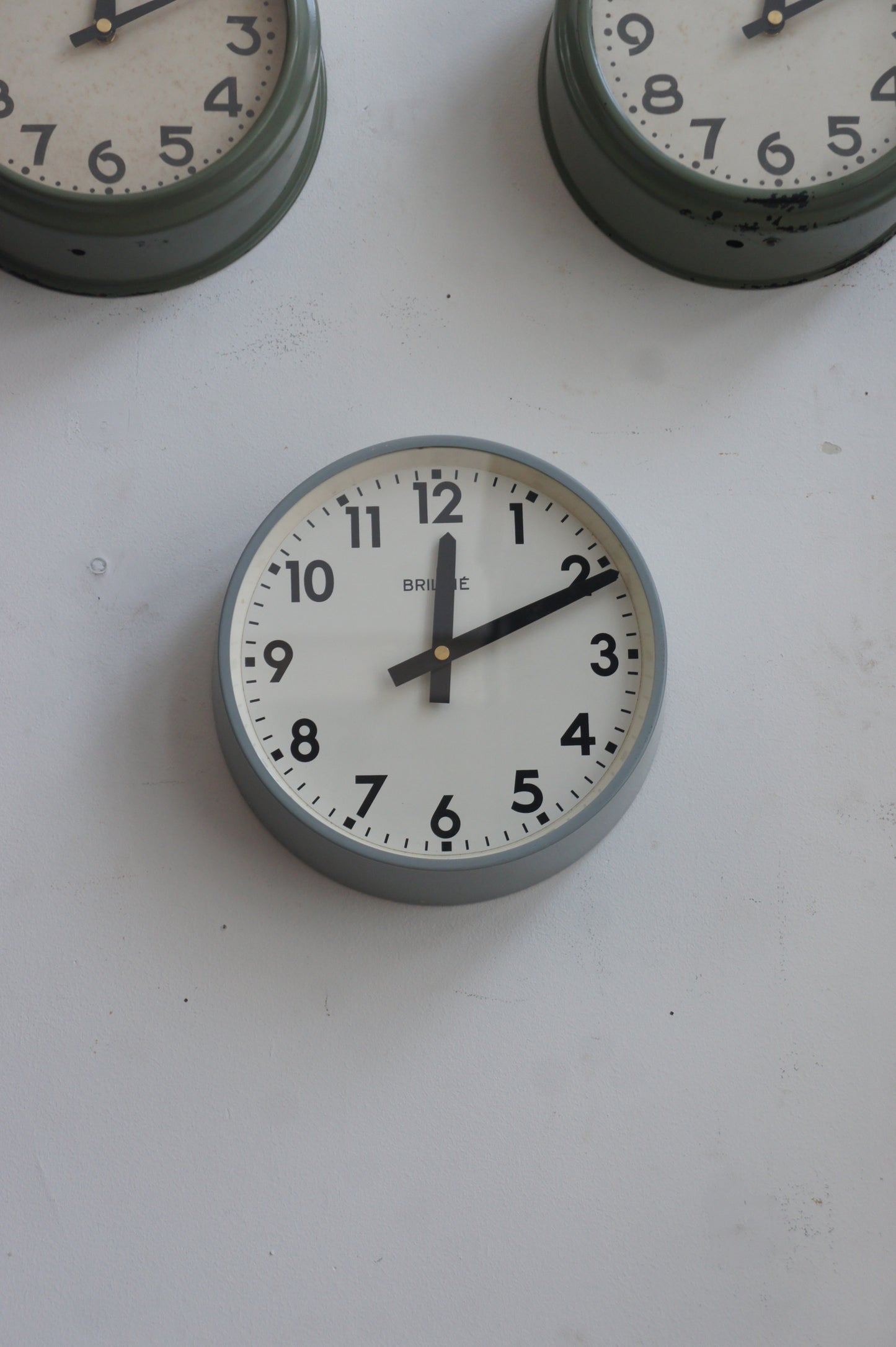 BRILLIÉ Wall clock / gris A