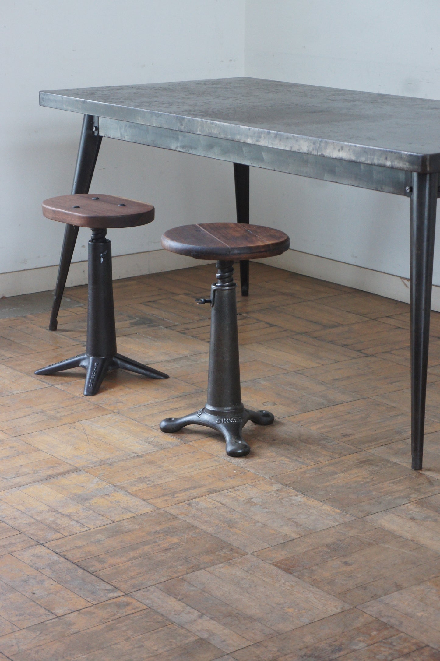 SINGER Stool 3f