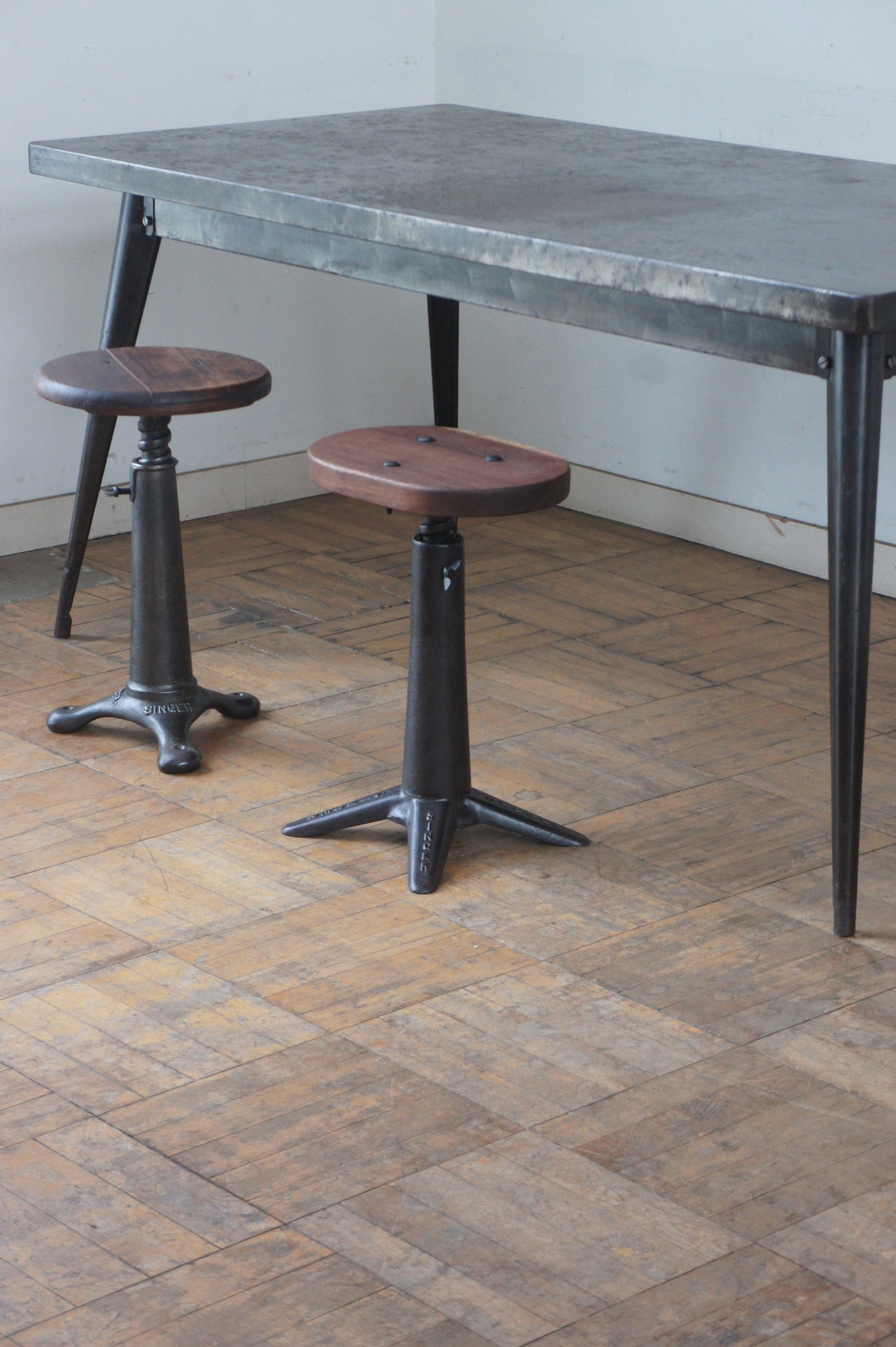 SINGER Stool 4f