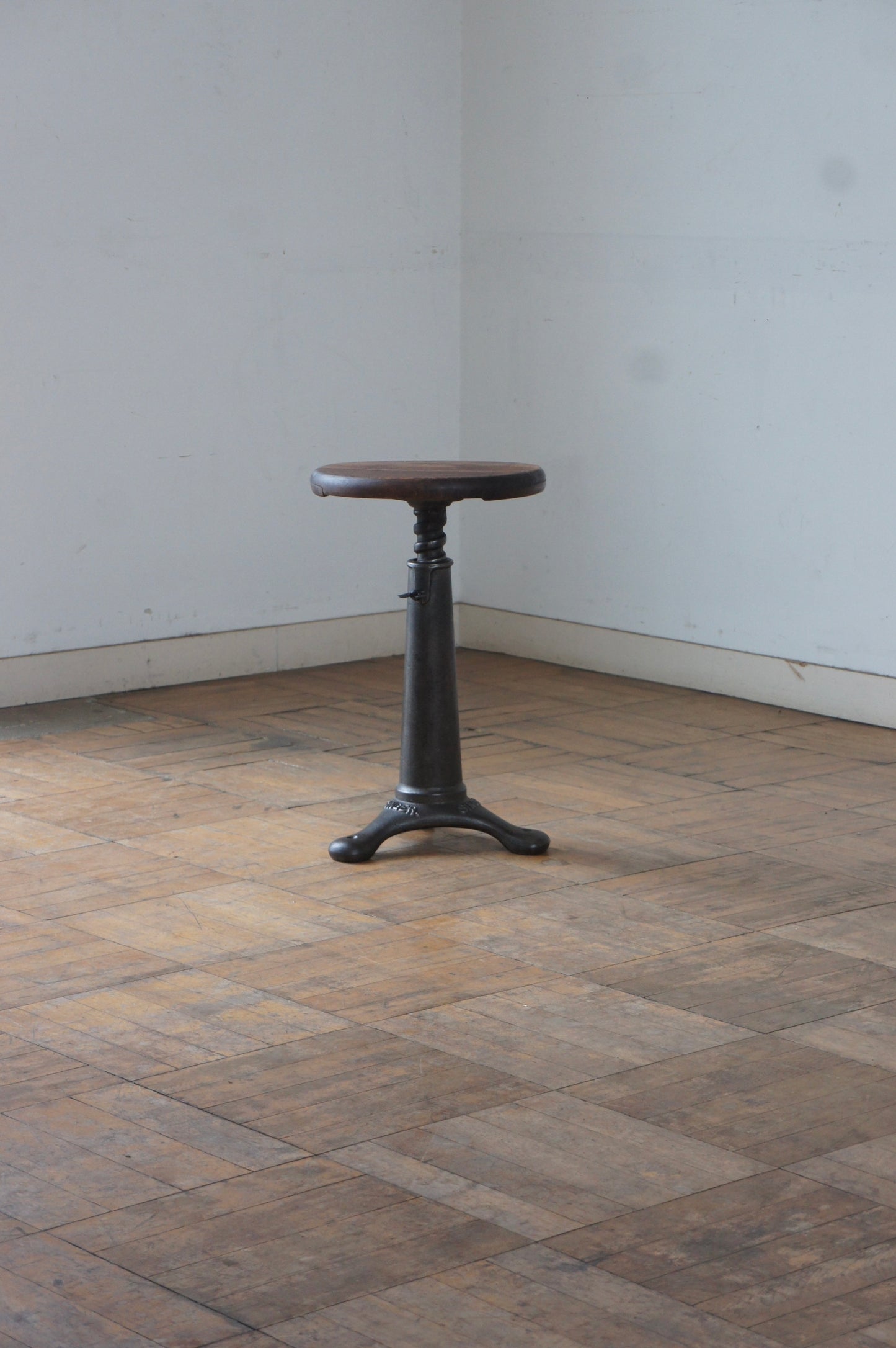 SINGER Stool 3f