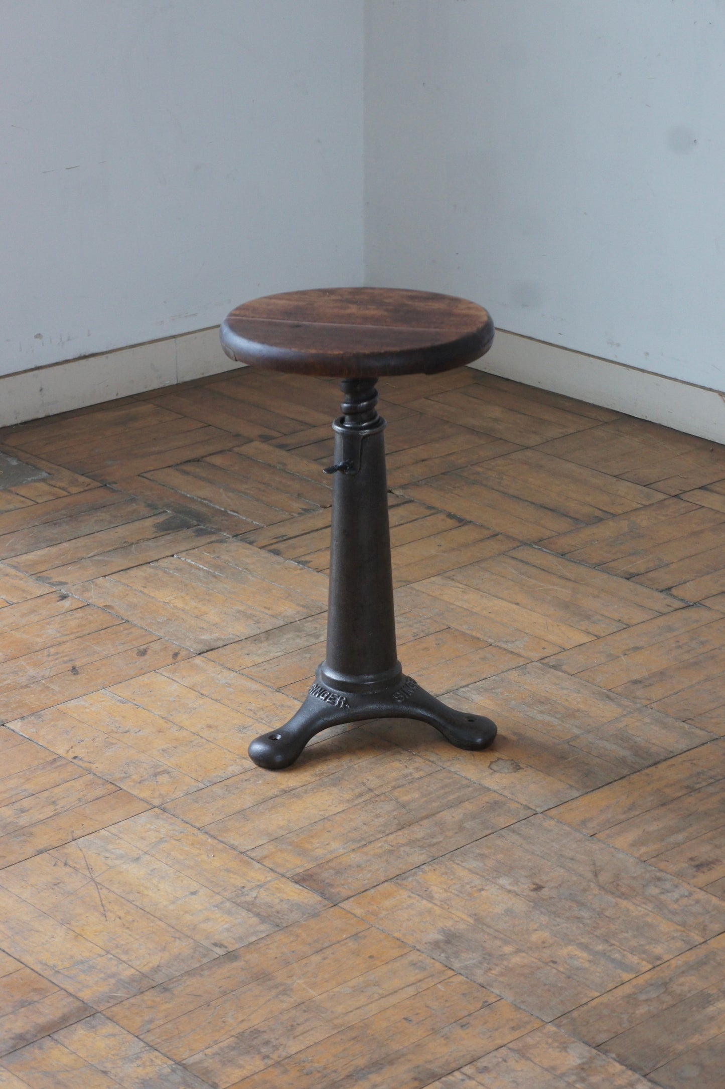SINGER Stool 3f