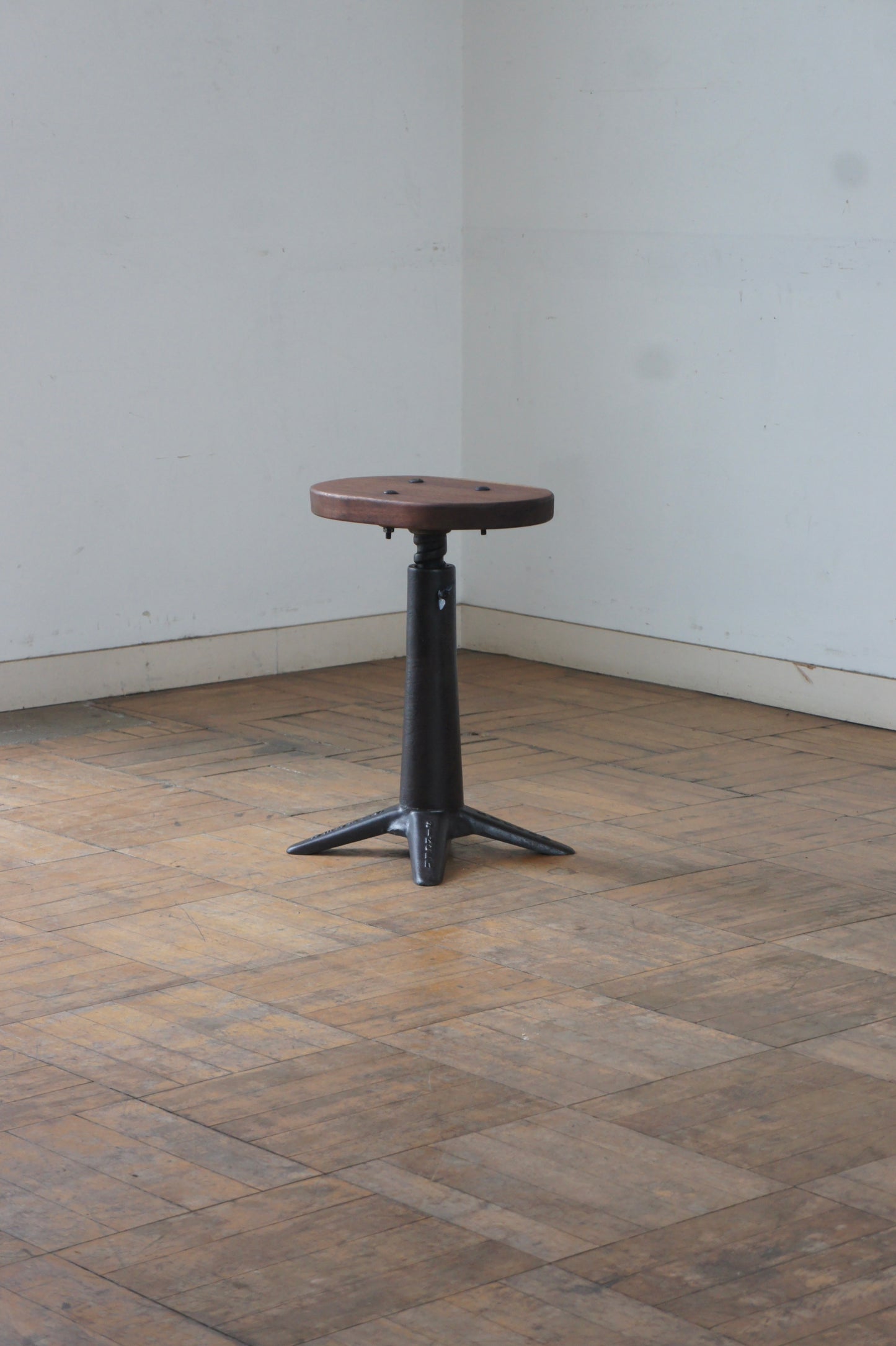 SINGER Stool 4f